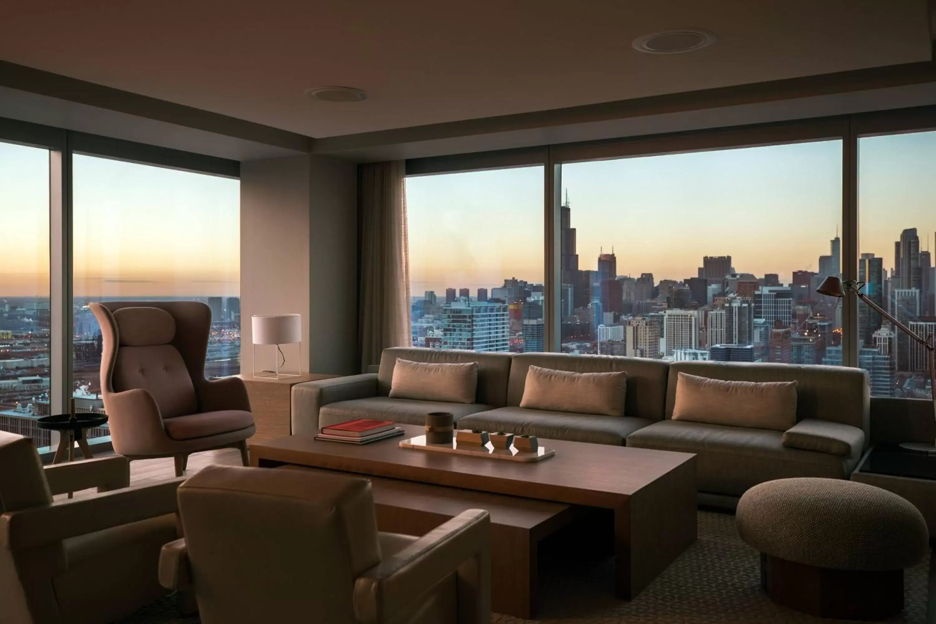 Living room in Marriott Marquis Chicago