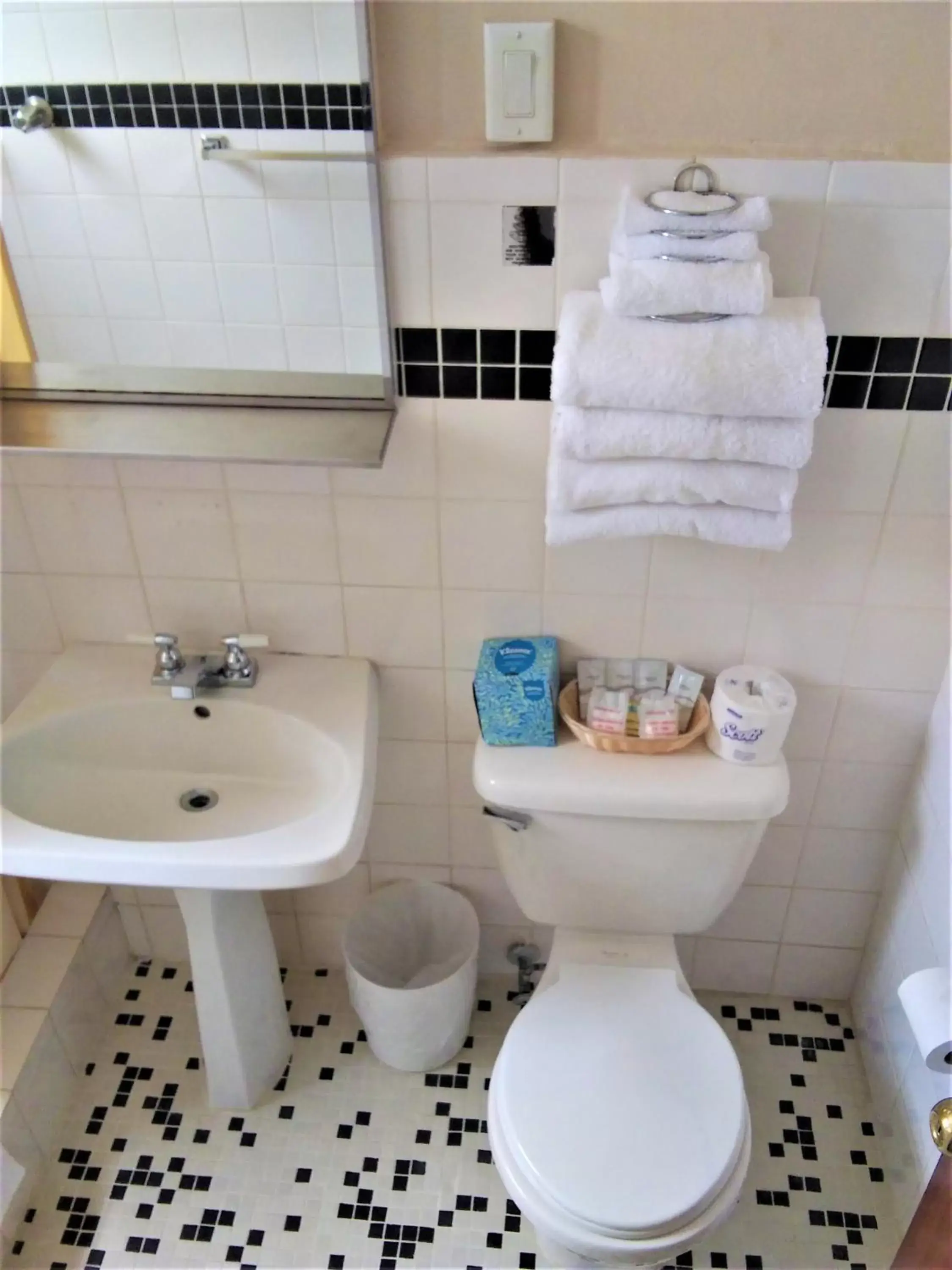 Bathroom in Canario Lagoon Hotel