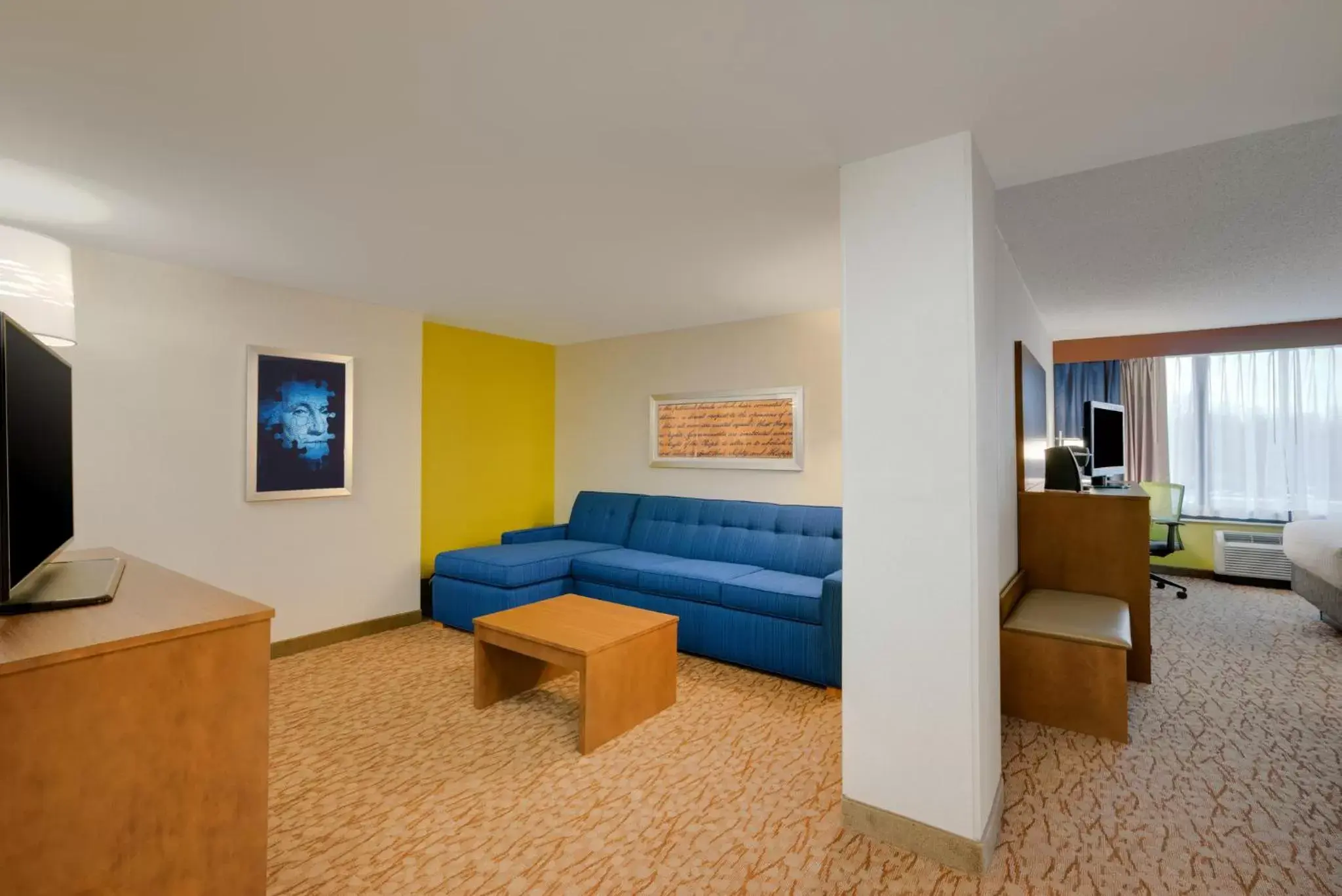 Photo of the whole room, Seating Area in Holiday Inn Express & Suites Ft. Washington - Philadelphia, an IHG Hotel