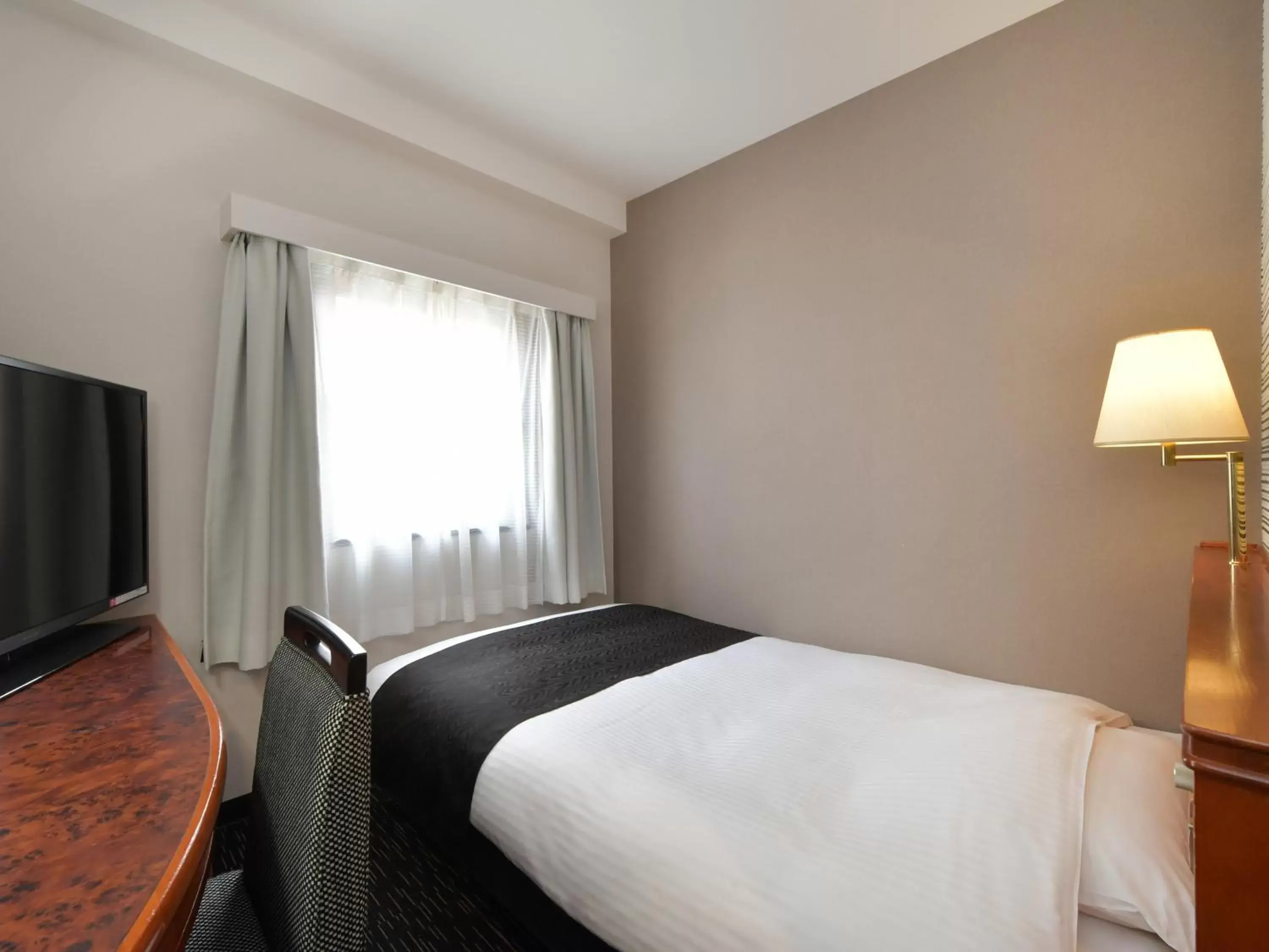 Photo of the whole room, Bed in APA Hotel Ogaki Ekimae