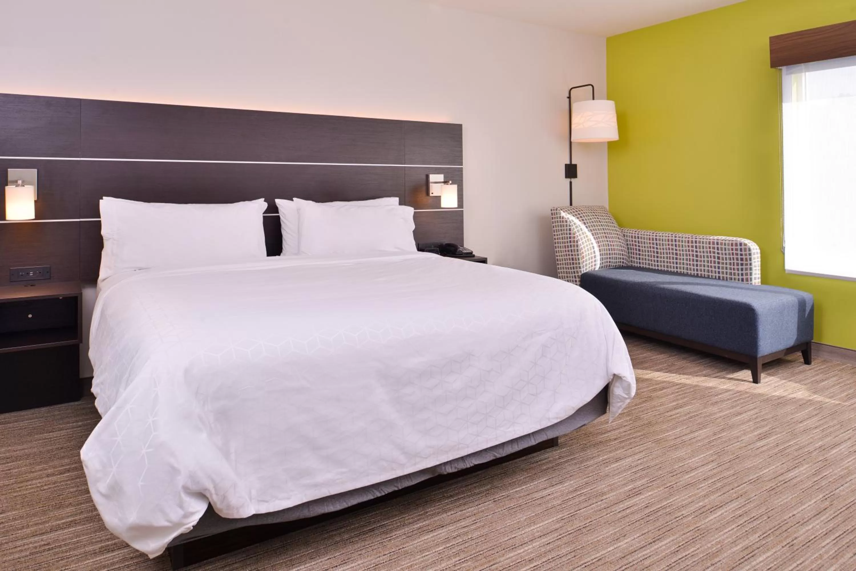 Photo of the whole room, Bed in Holiday Inn Express & Suites - Mall of America - MSP Airport by IHG
