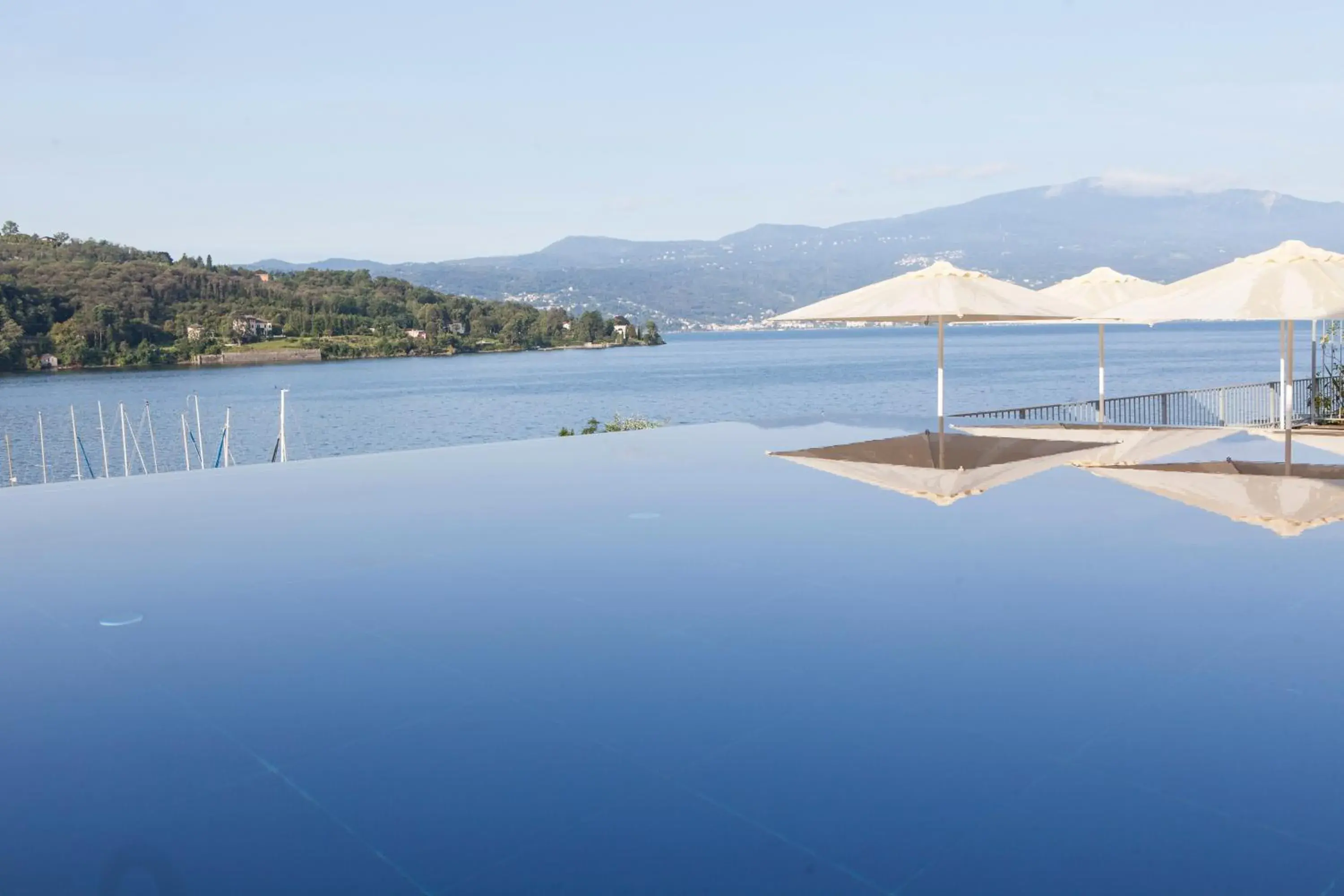 Natural landscape, Swimming Pool in Hotel de Charme Laveno