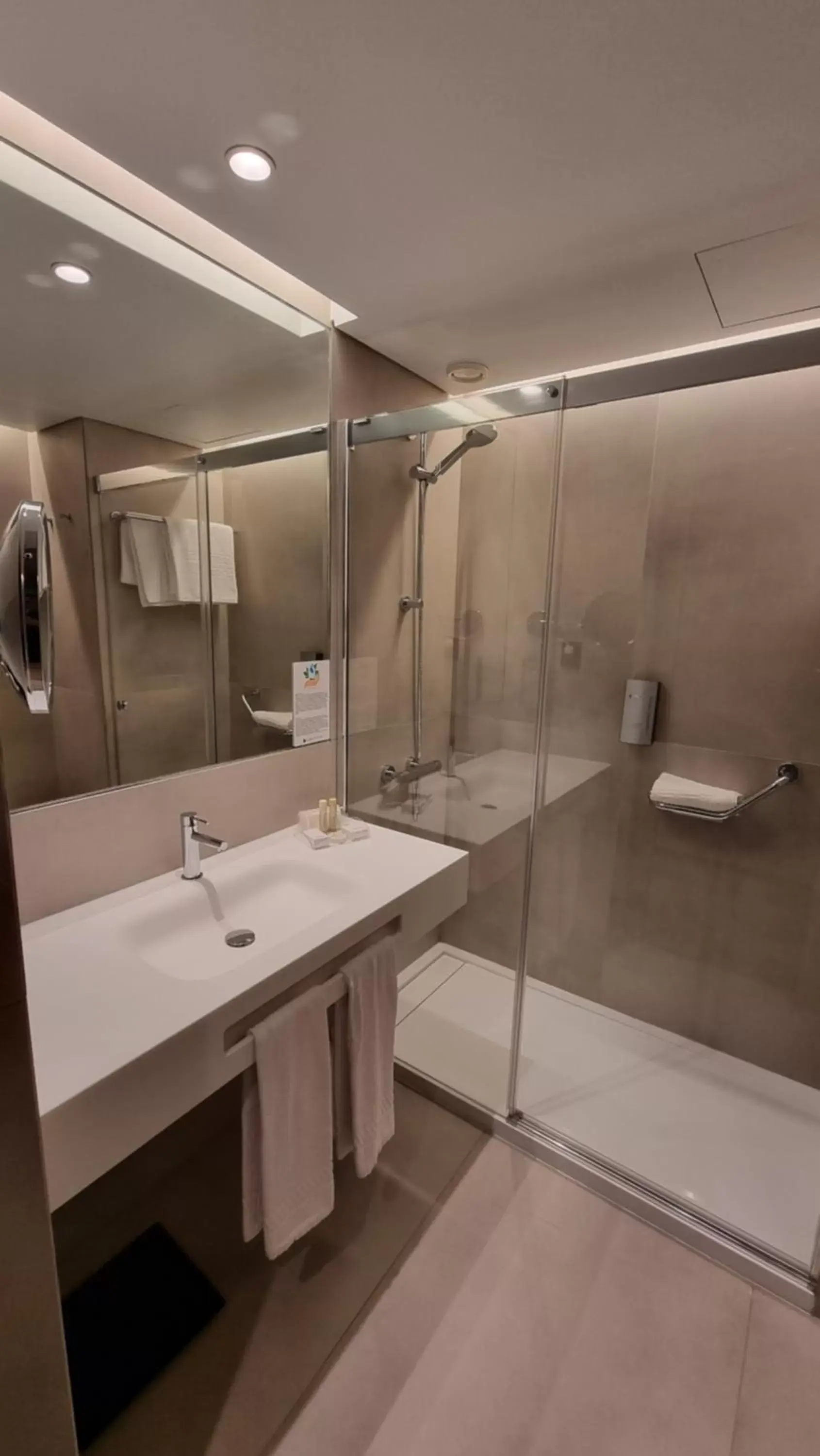 Bathroom in Hotel Principe Avila