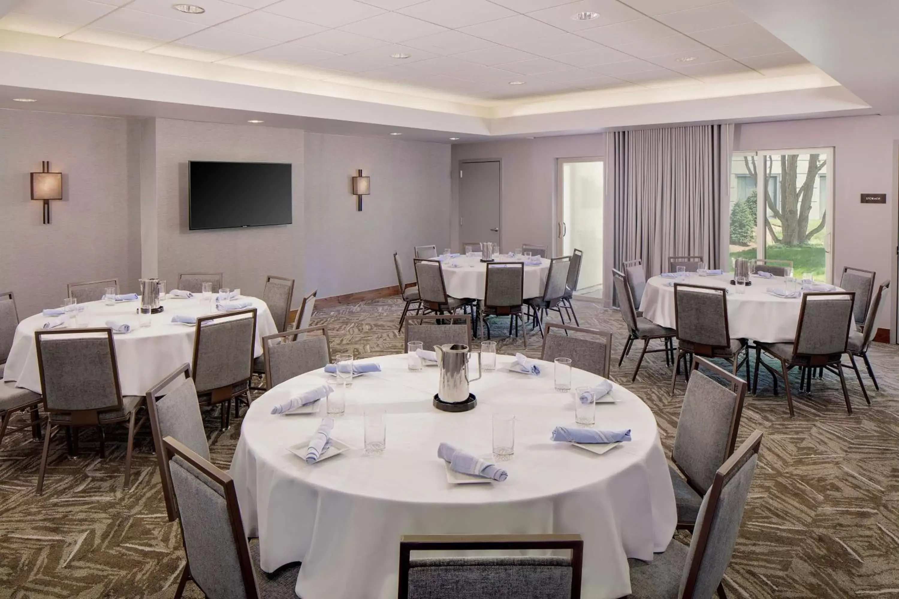Meeting/conference room, Restaurant/Places to Eat in Embassy Suites by Hilton Boston Marlborough