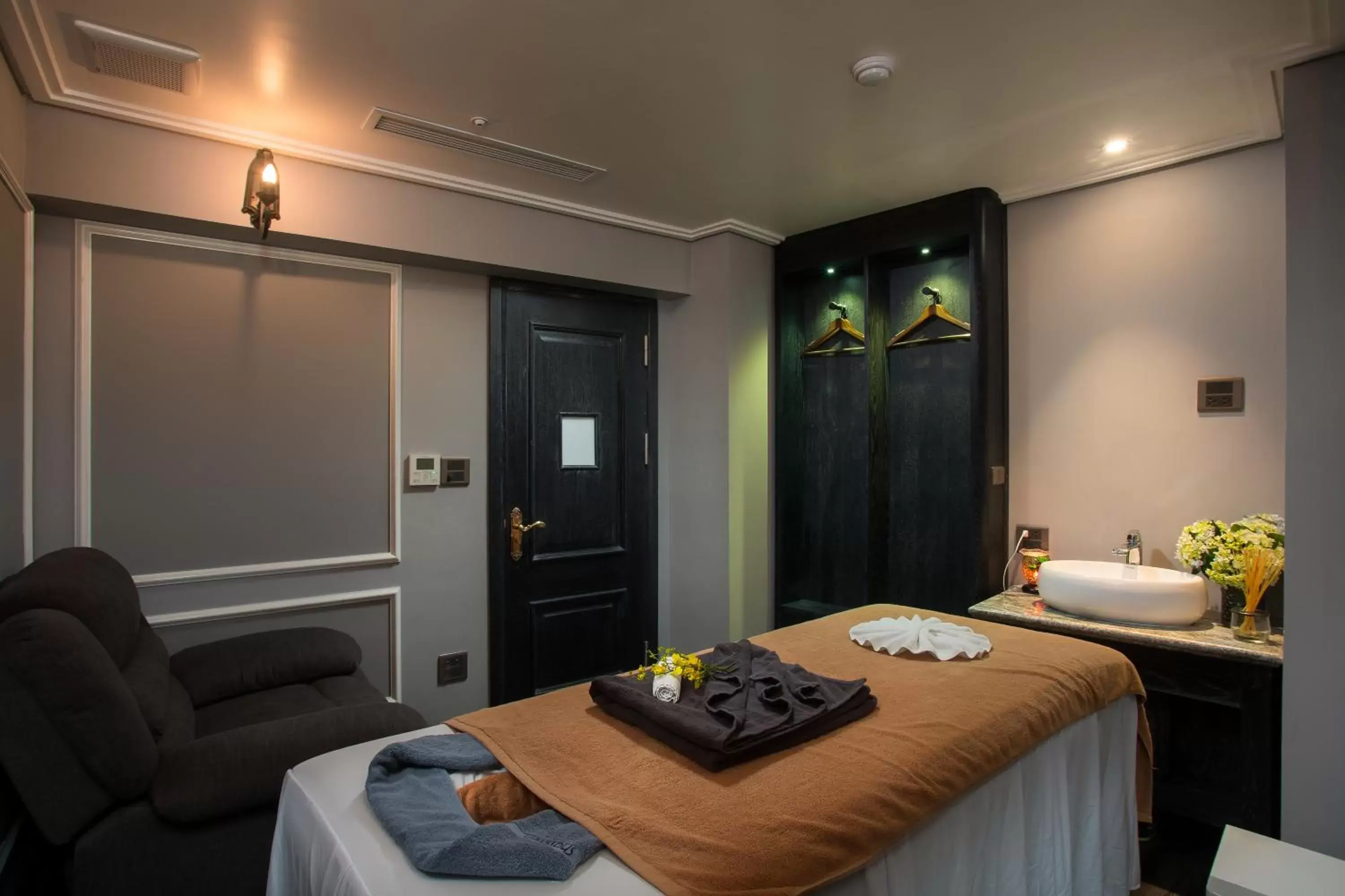 Massage in Hanoi Esplendor Hotel and Spa