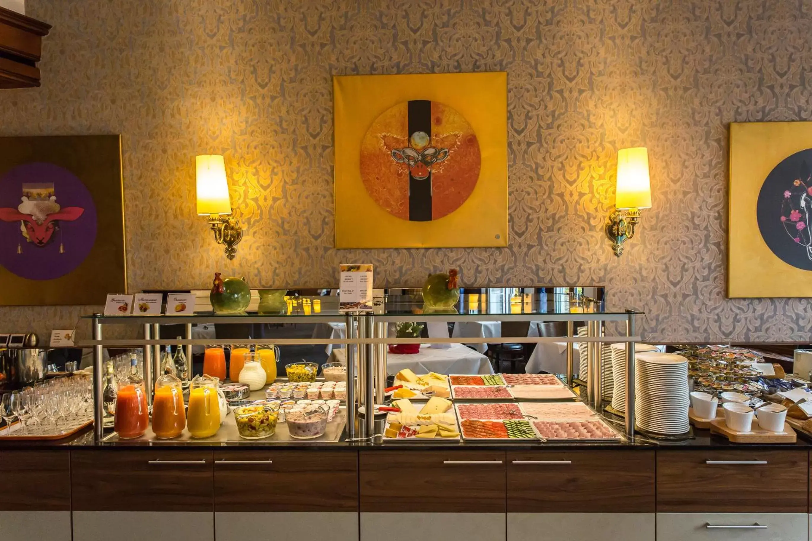 Buffet breakfast, Restaurant/Places to Eat in Hotel Kronenhof