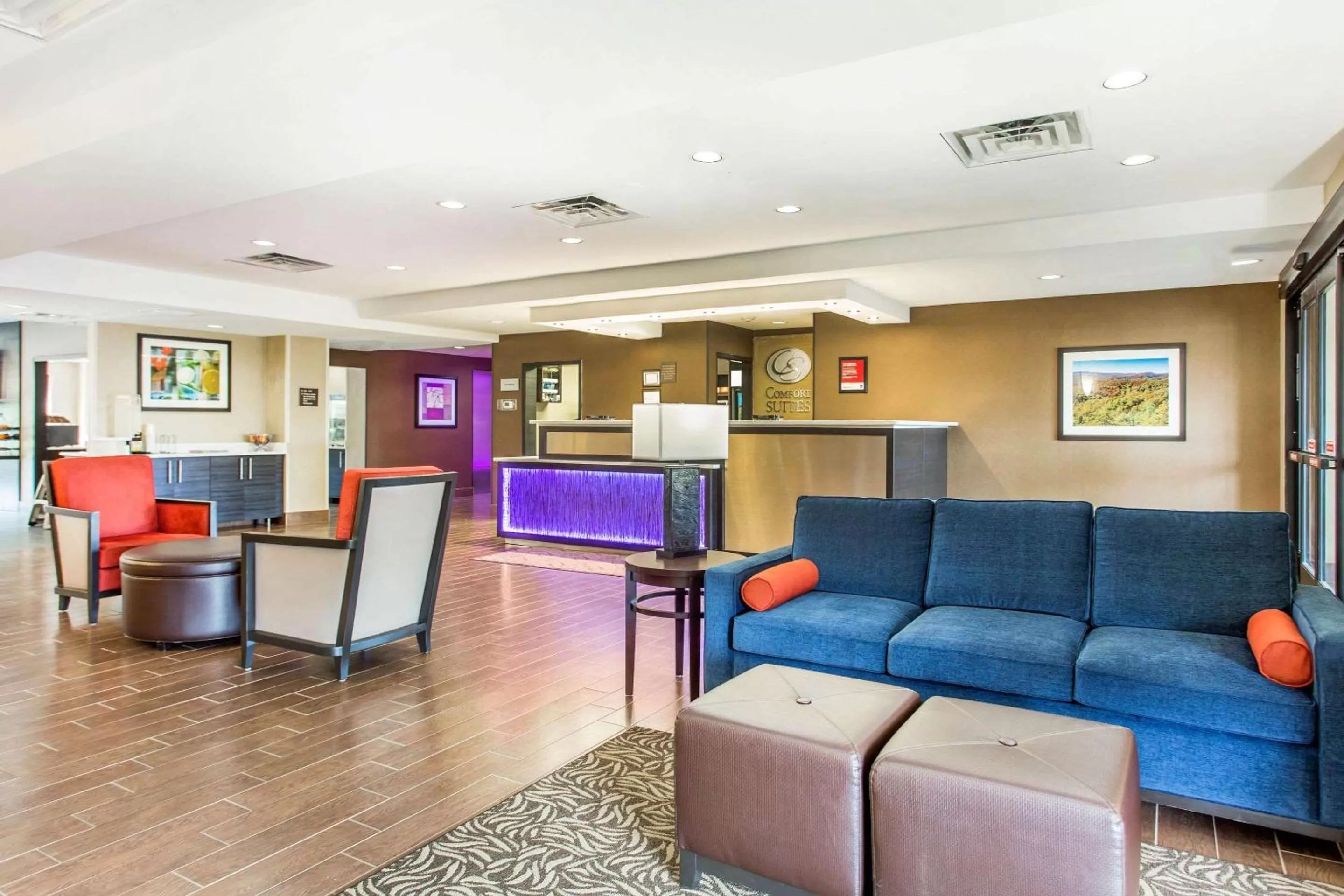 Lobby or reception in Comfort Suites Clinton near Presbyterian College