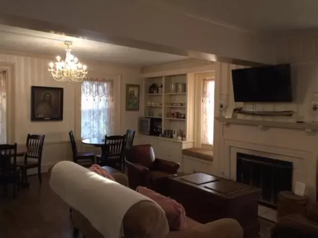 Seating Area in Willard Richards Inn