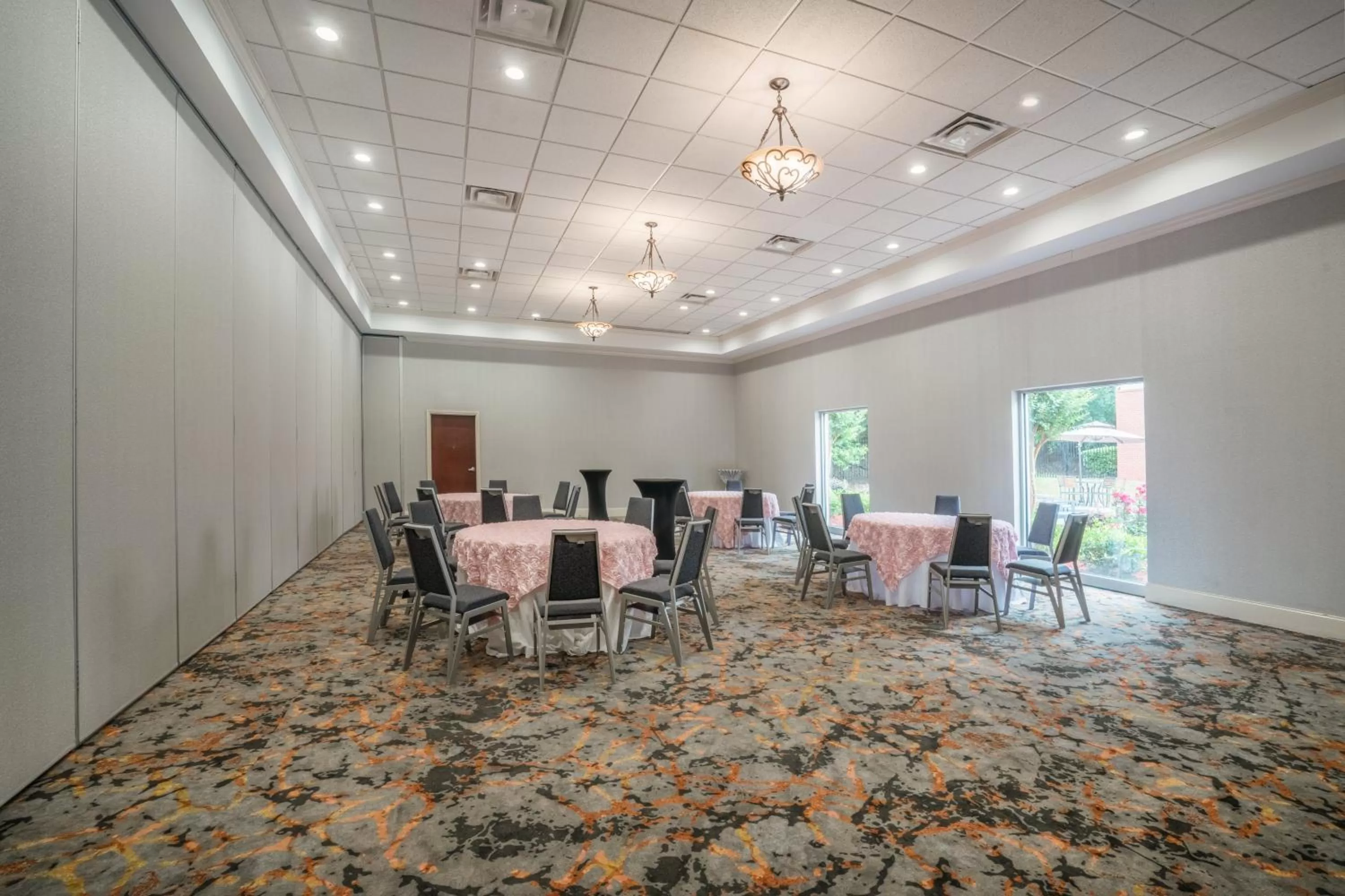 Meeting/conference room in Holiday Inn Atlanta/Roswell by IHG