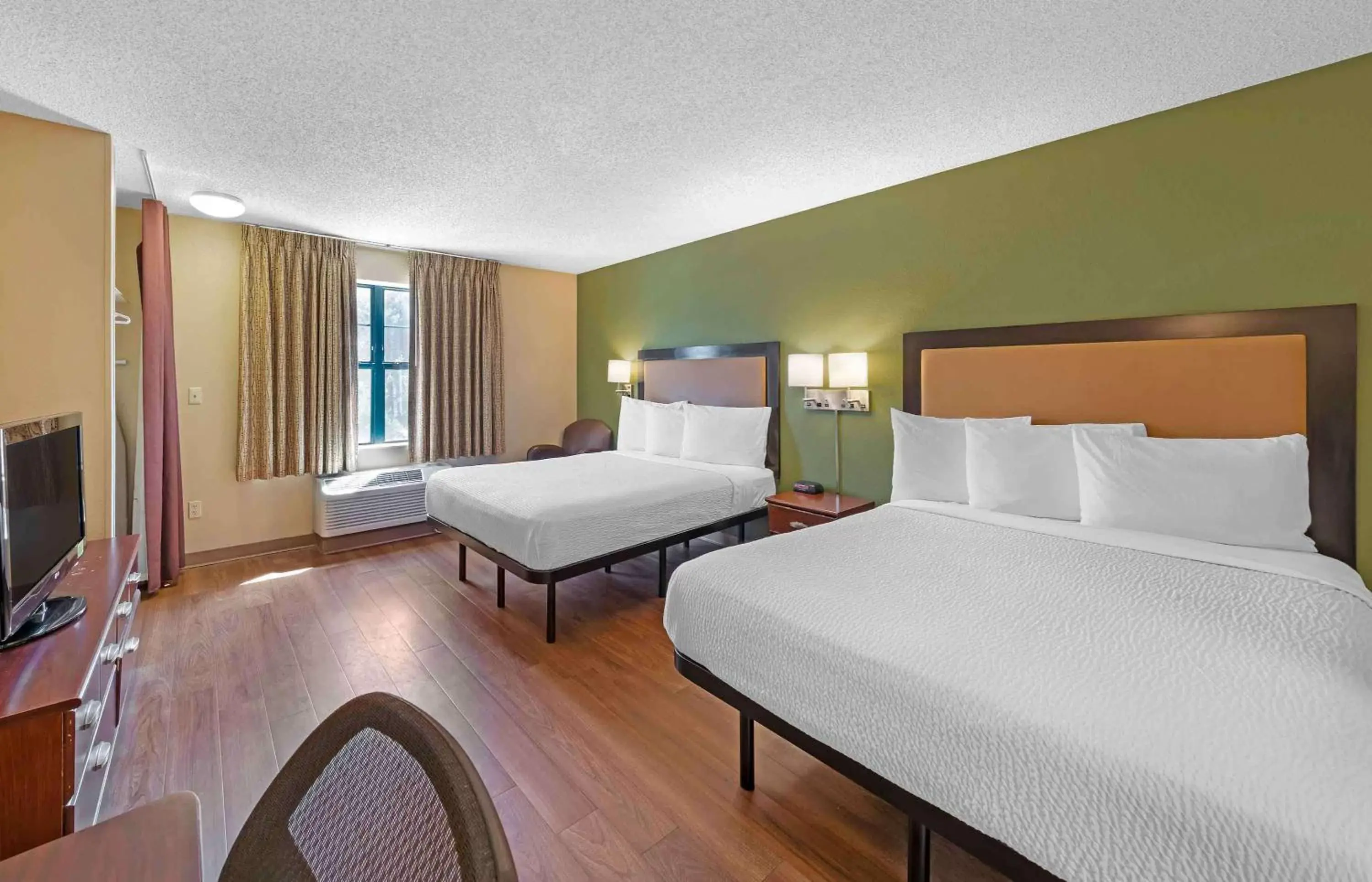 Bedroom, Bed in Extended Stay America Suites - Philadelphia - Horsham - Welsh Rd