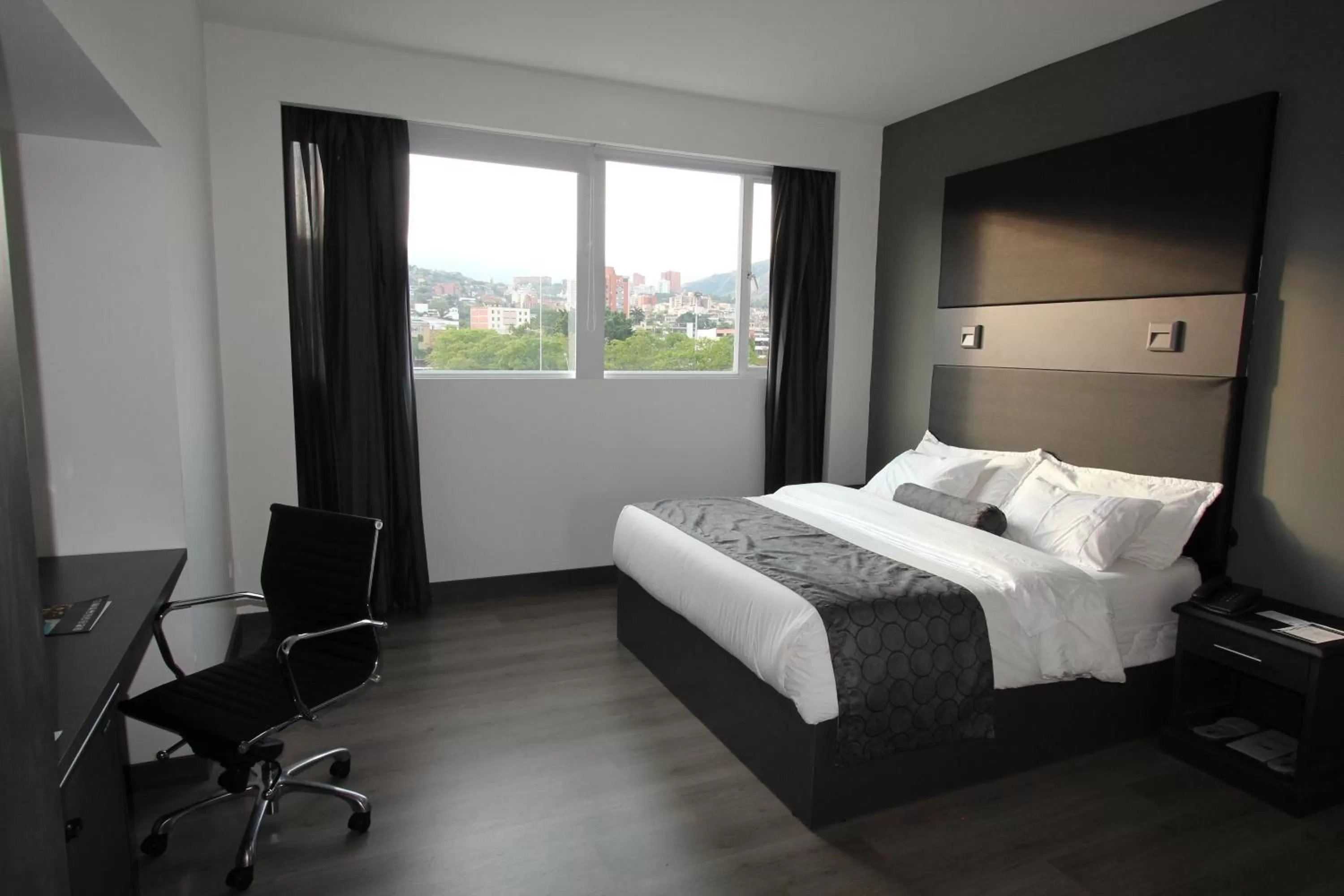 Photo of the whole room, Bed in Hotel San Fernando Real