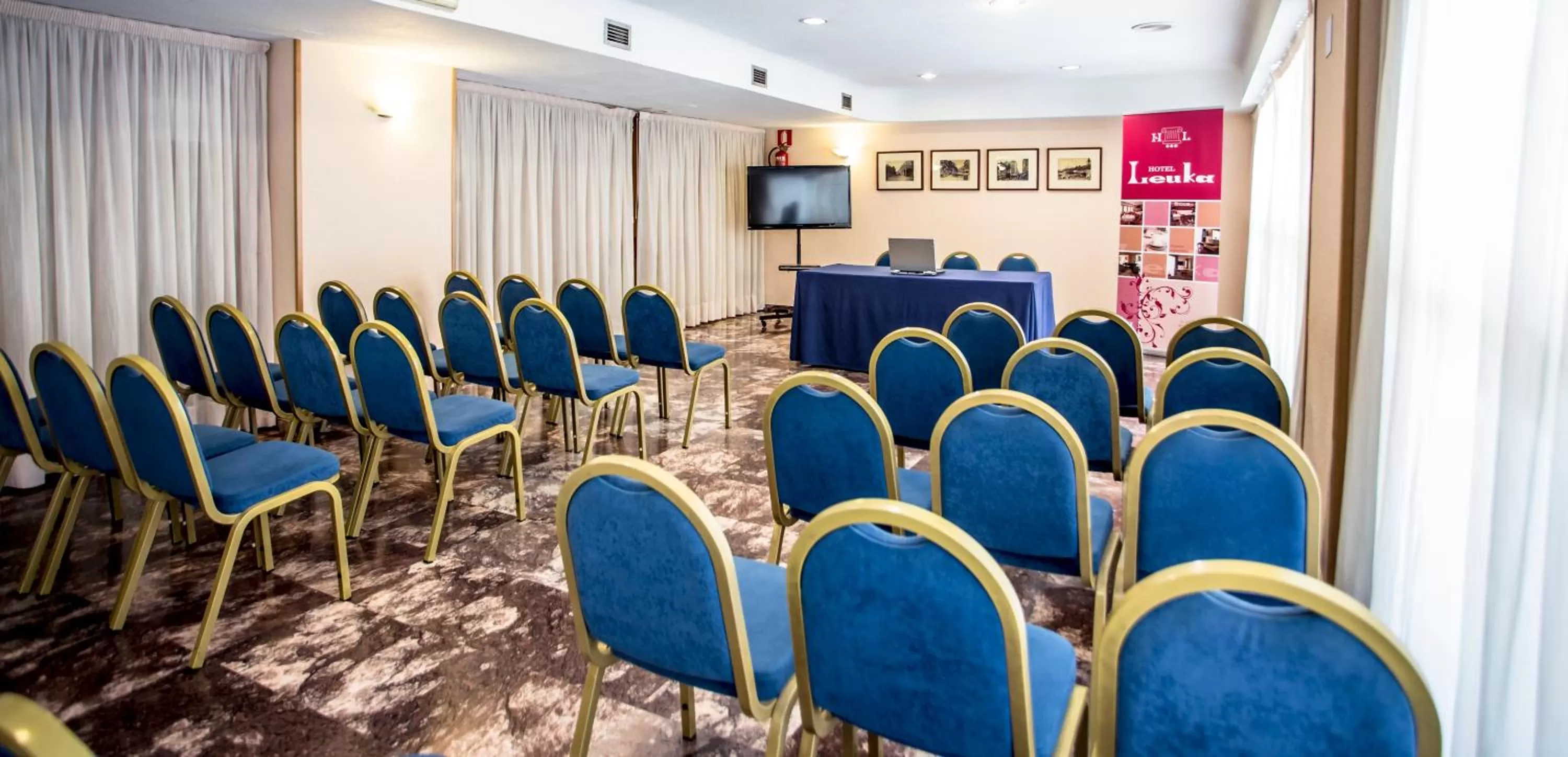 Communal lounge/ TV room in Hotel Leuka