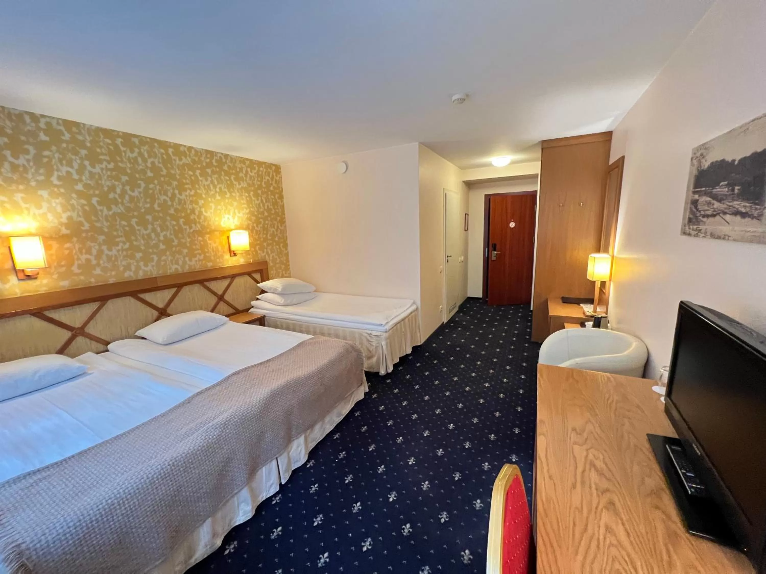 Bedroom, Bed in Park Villa Hotel