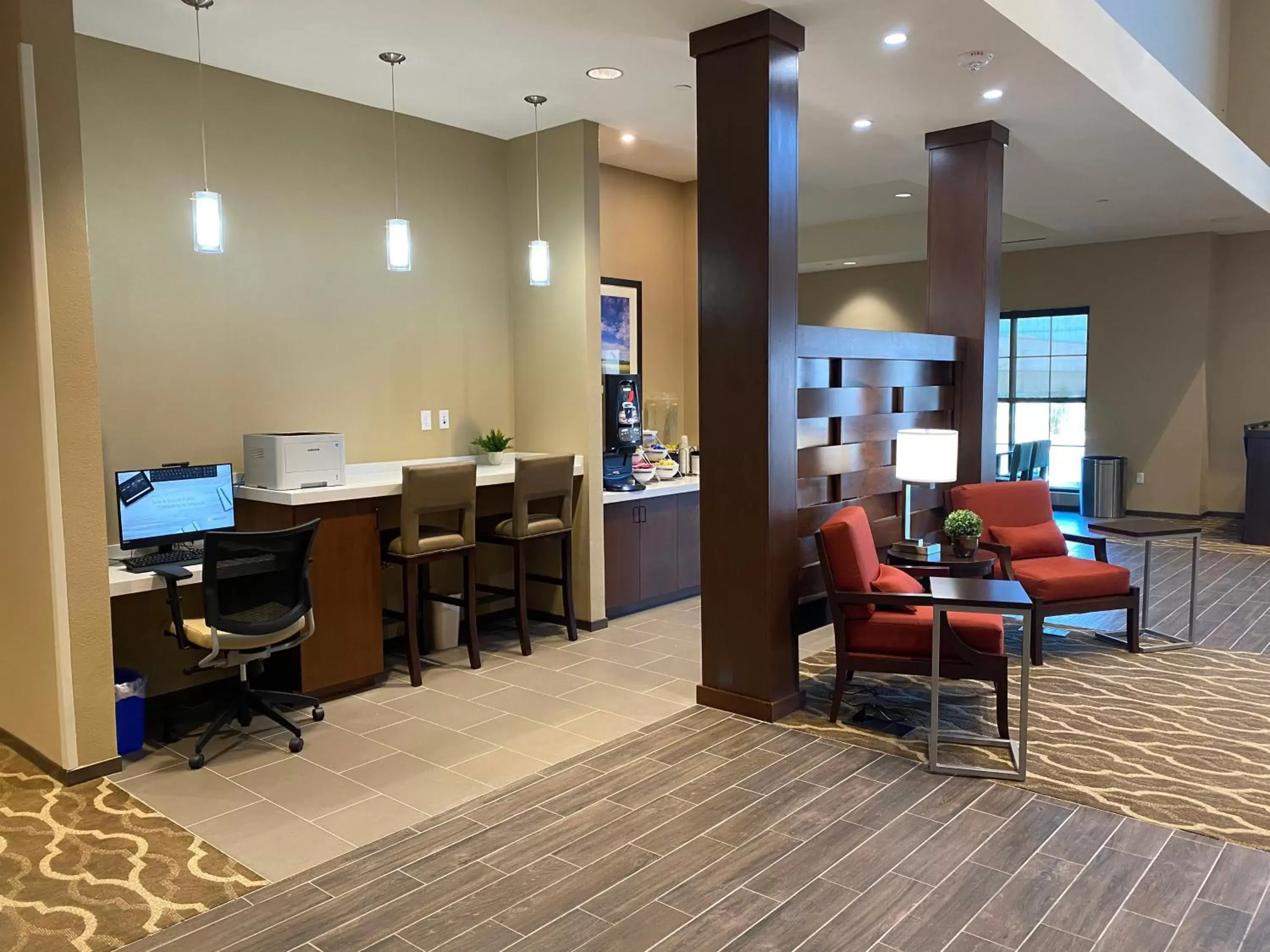 Lobby or reception in Comfort Suites Midland West
