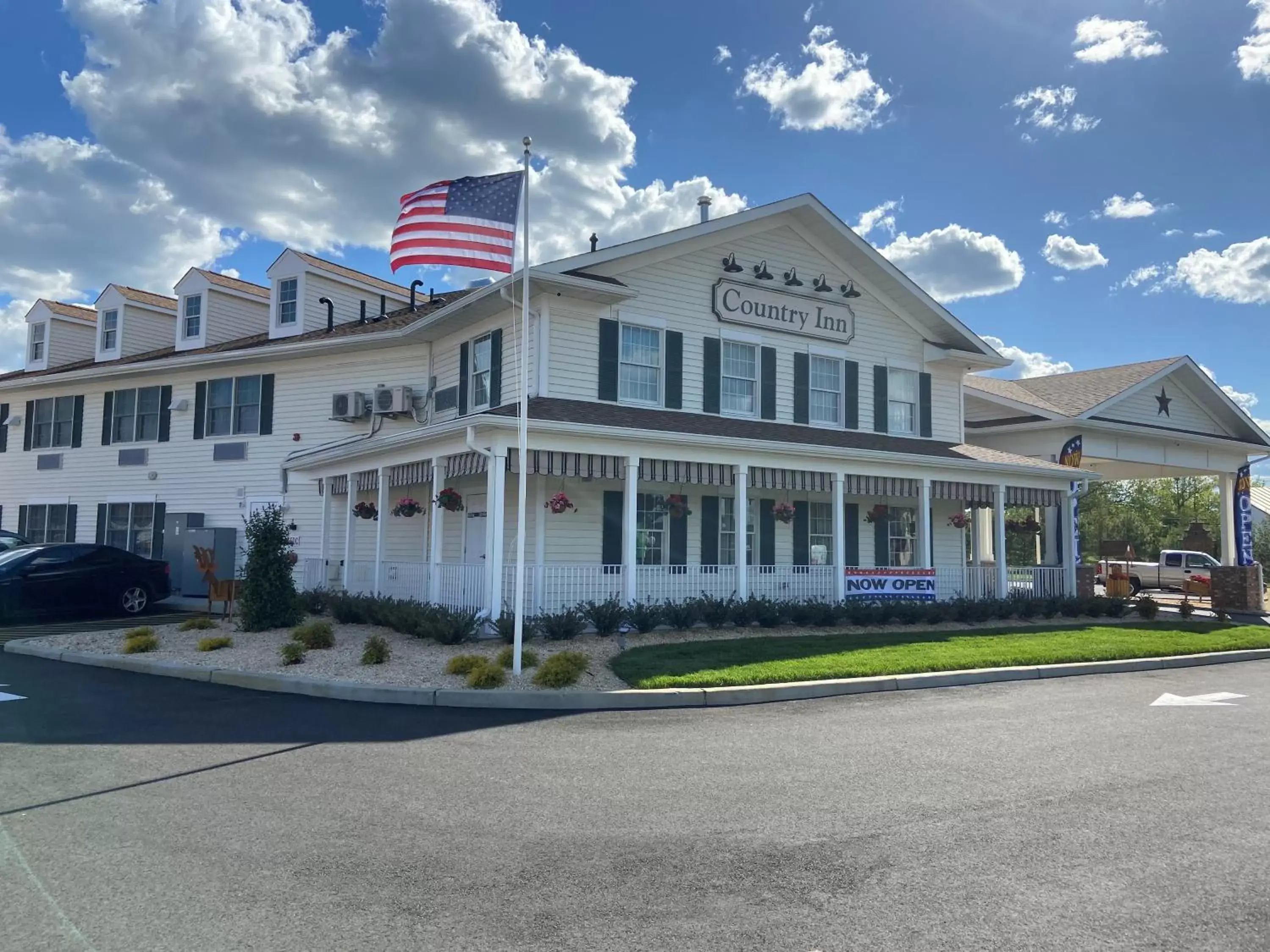 Property Building in Country Inn of Hazlet