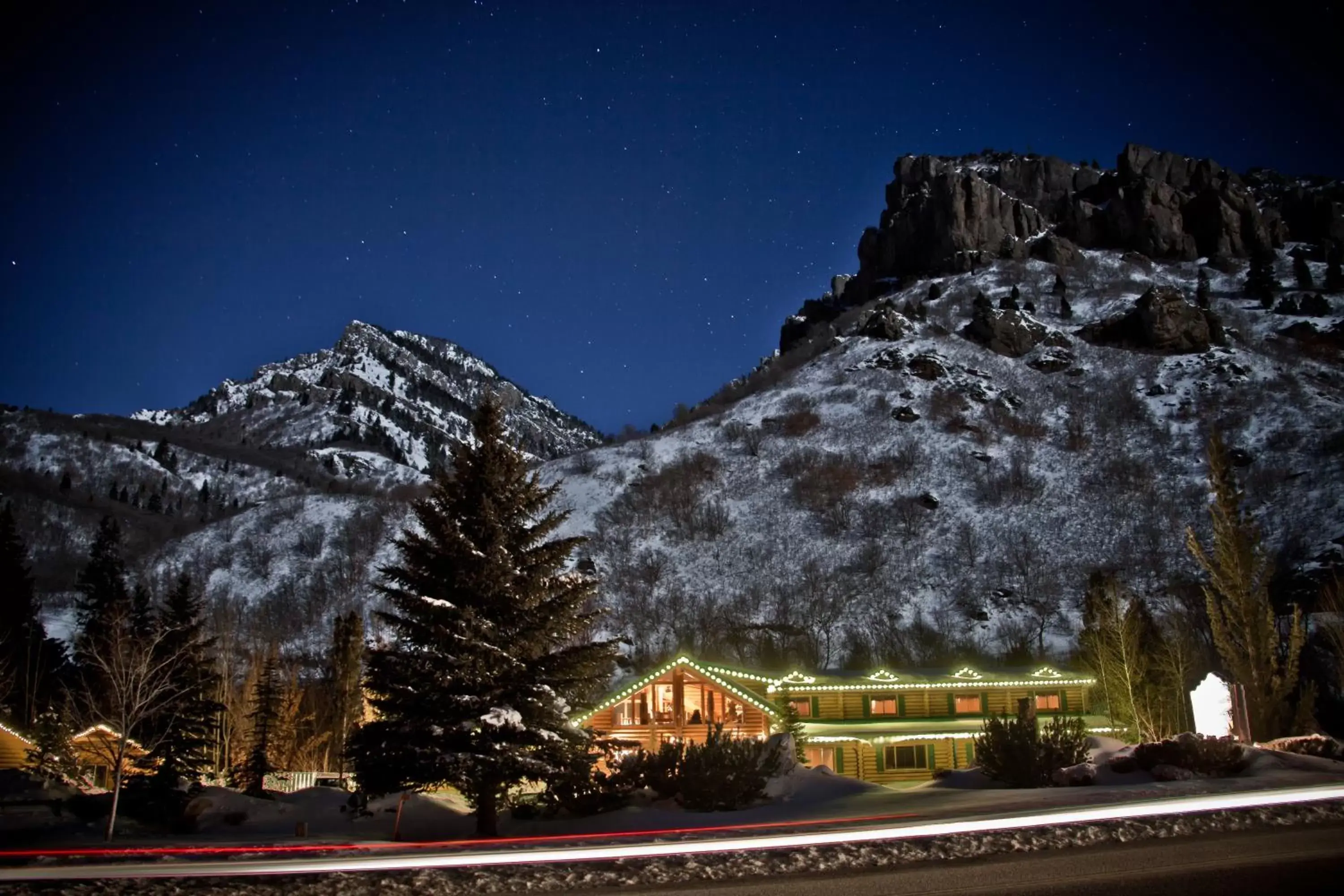 Facade/entrance, Winter in Alaskan Inn and Spa
