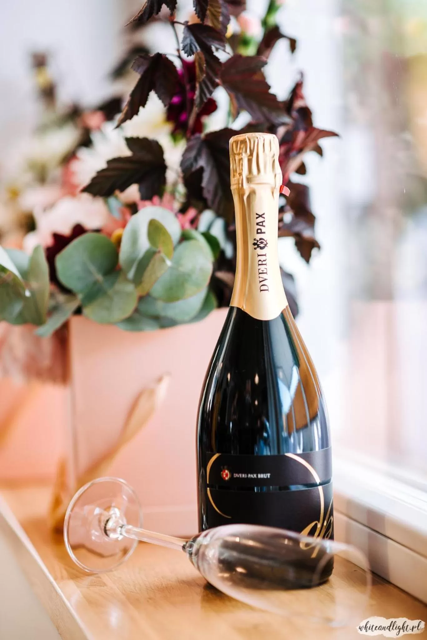 Restaurant/places to eat in Salon Win Wine Bar & Apartments