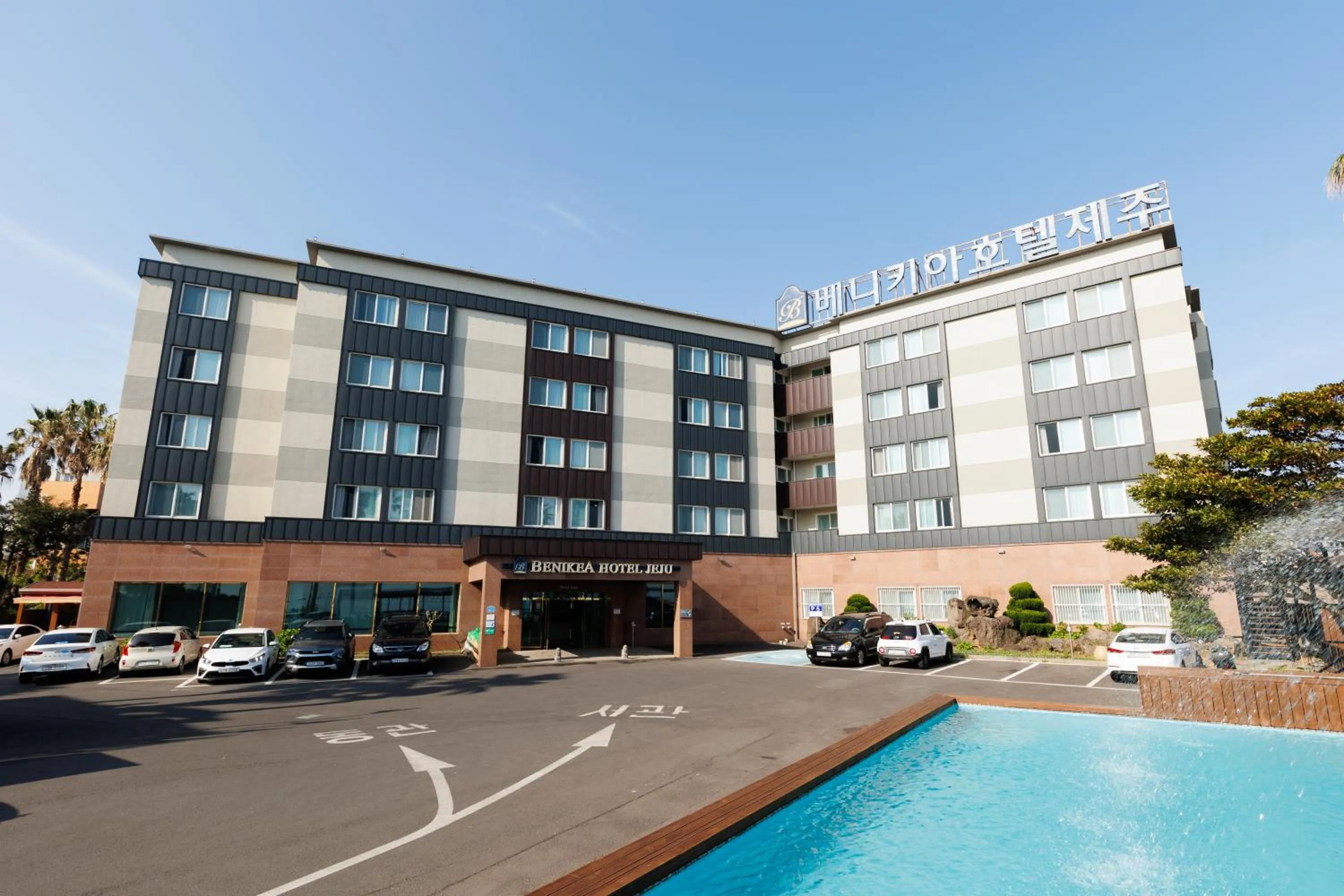 Facade/entrance in Benikea Hotel Jeju