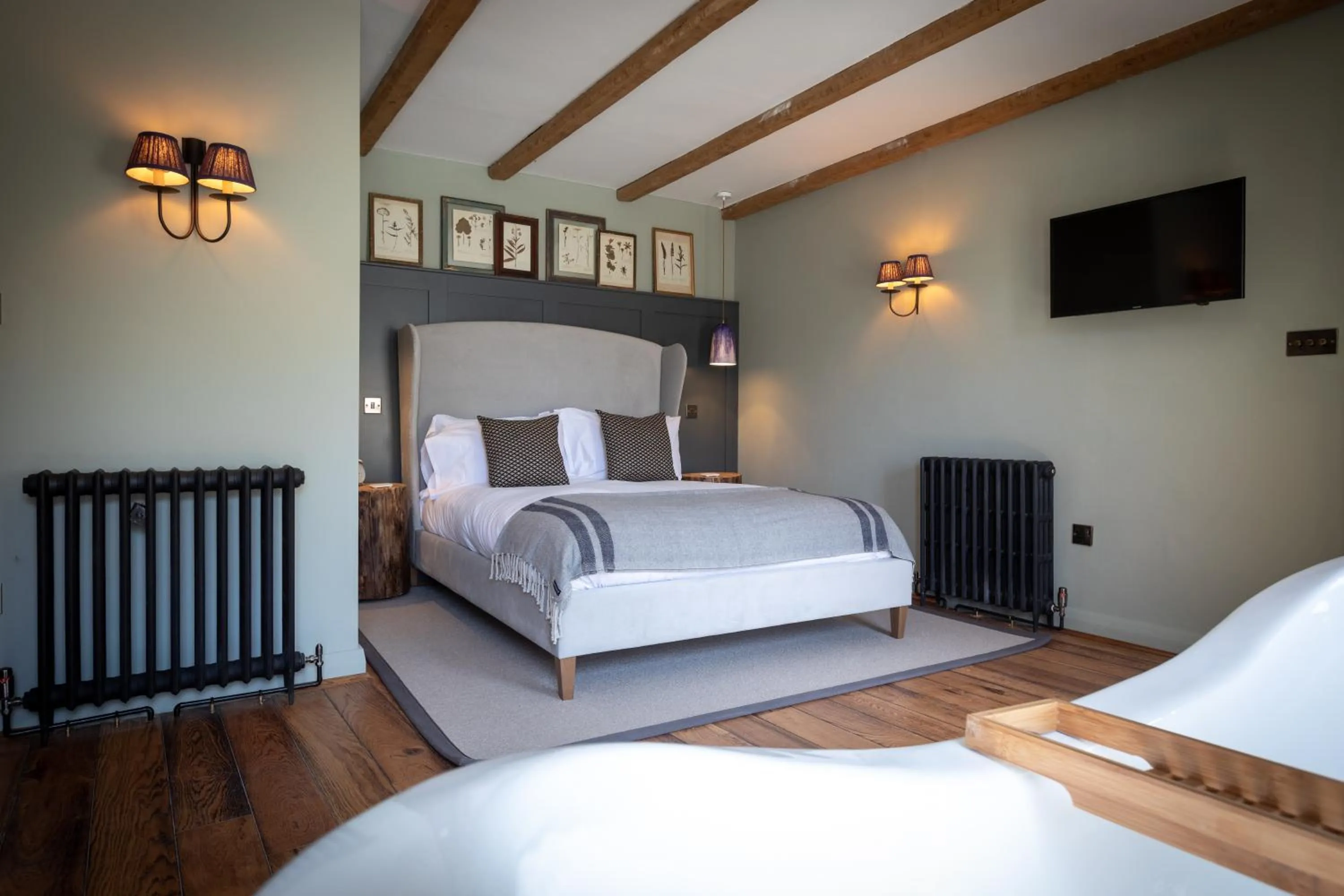 Bedroom, Bed in The Frogmill Hotel