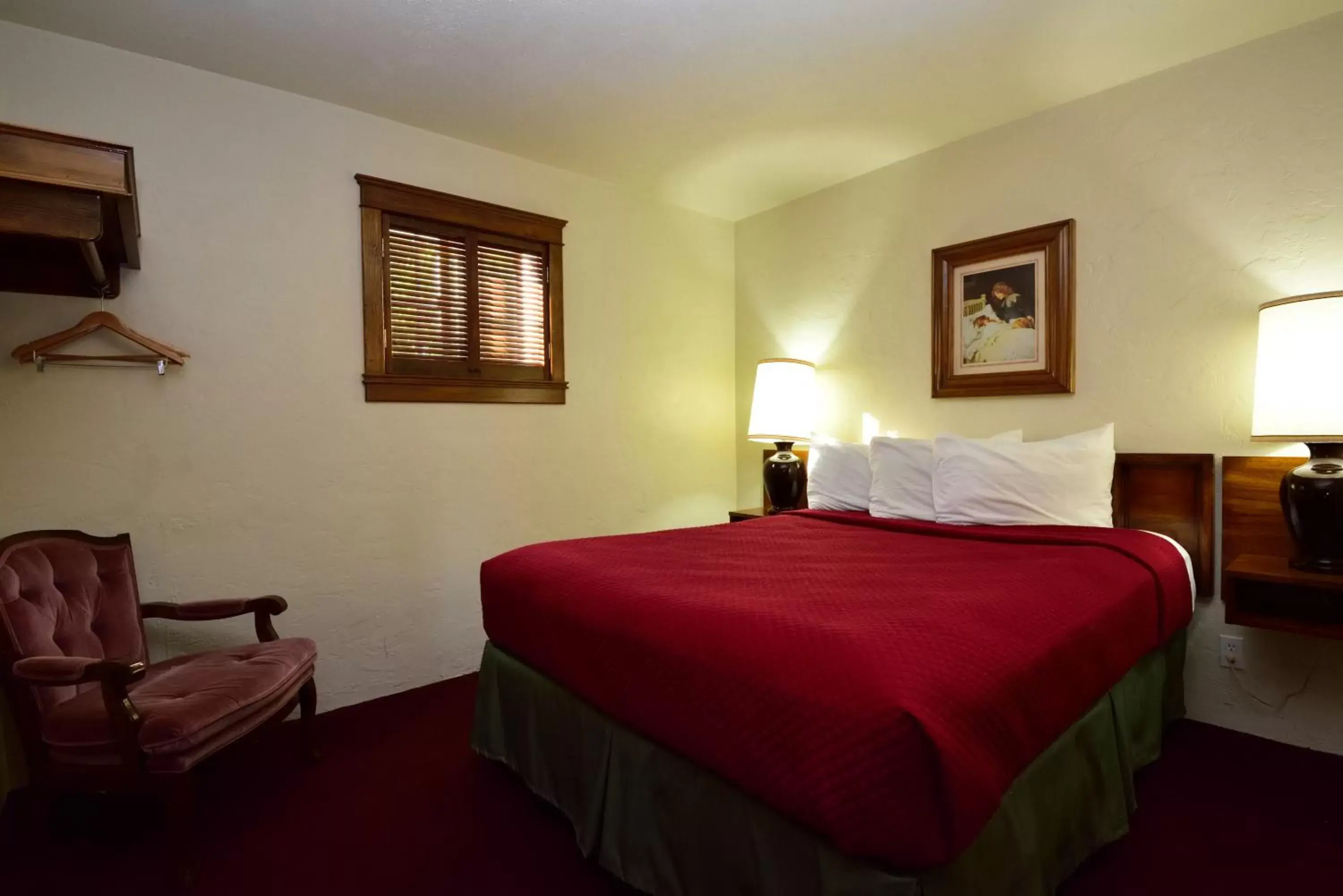 Bedroom, Bed in Sequim West Inn