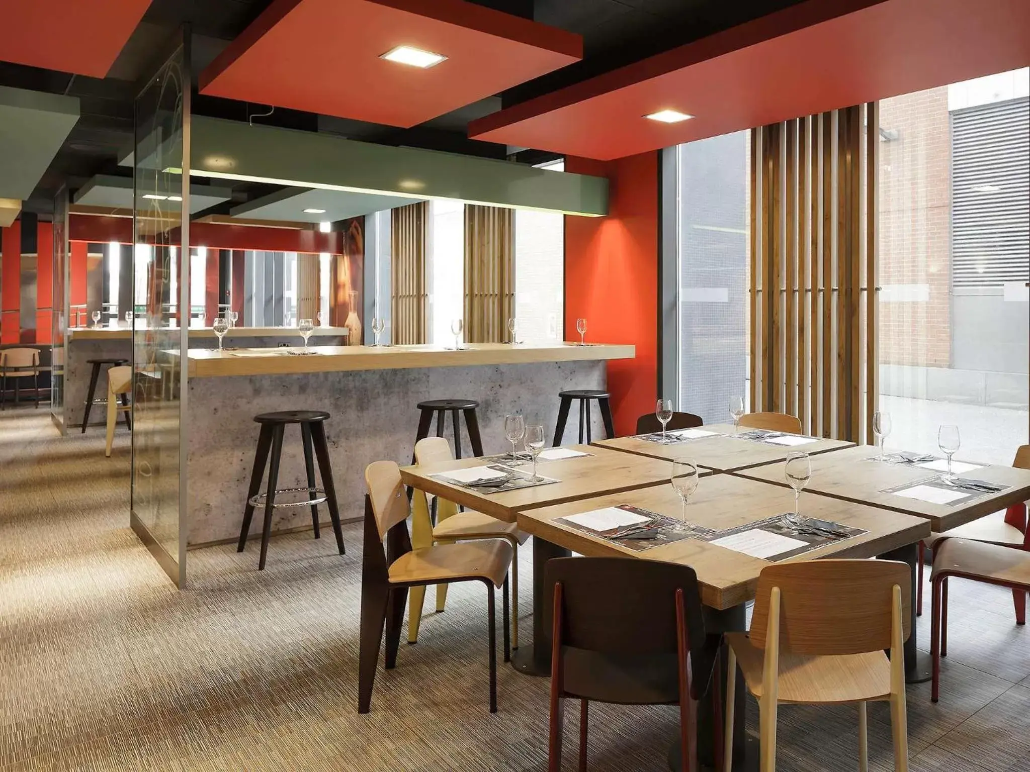 Restaurant/Places to Eat in ibis London Excel-Docklands