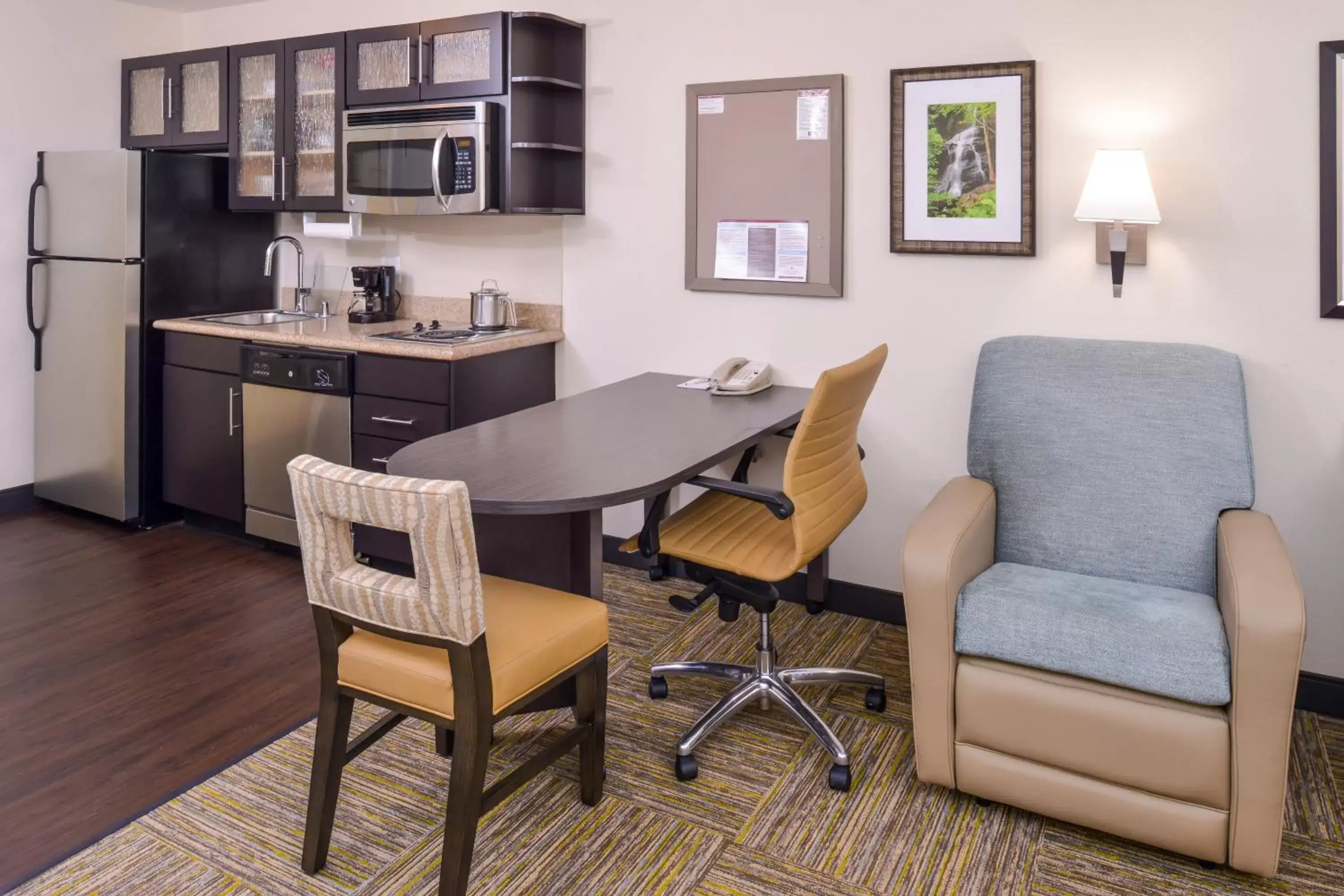 Dining Area in Candlewood Suites - Plano North, an IHG Hotel
