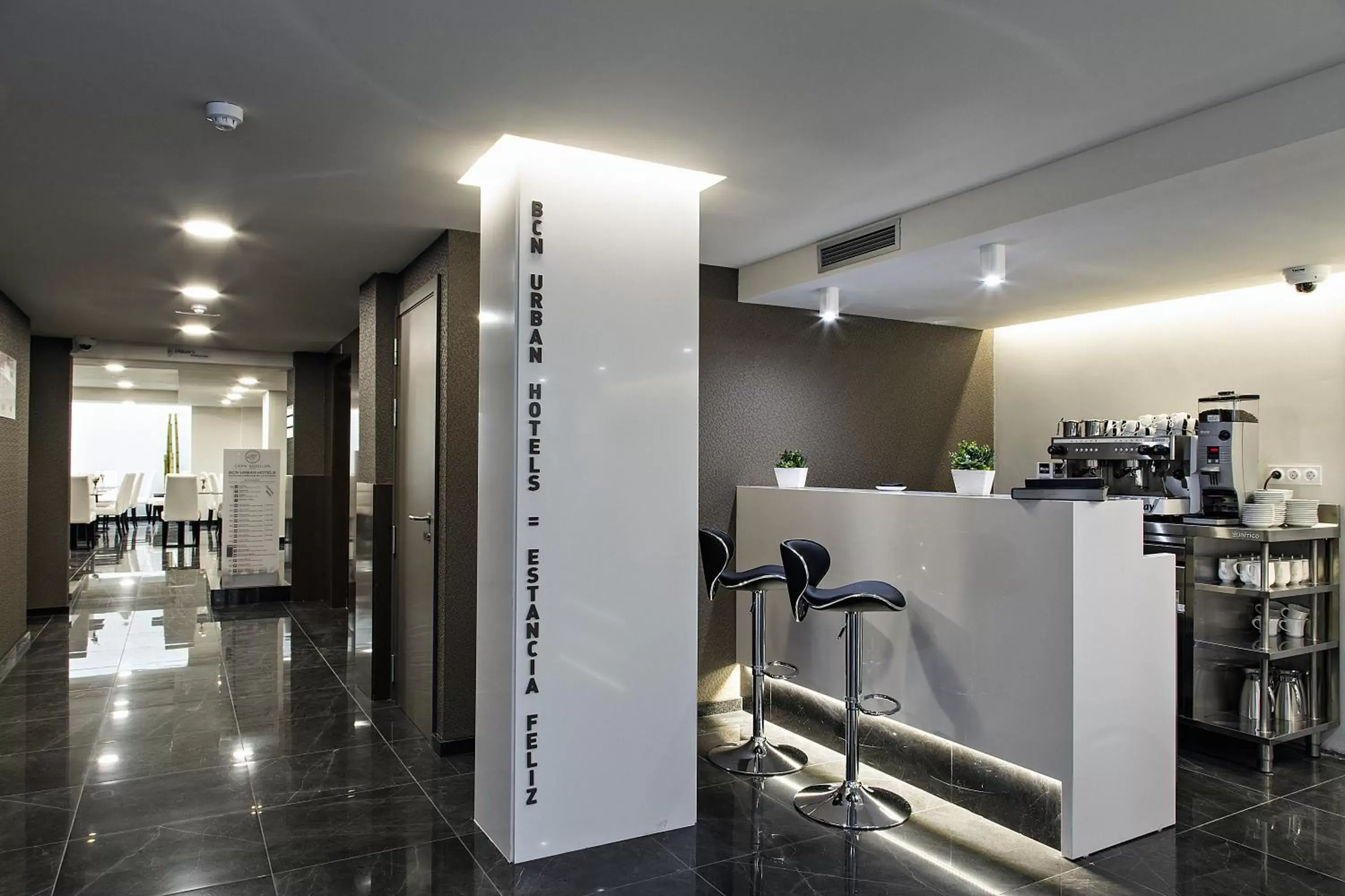 Lounge or bar, Bathroom in Bcn Urbaness Hotels Gran Rosellon