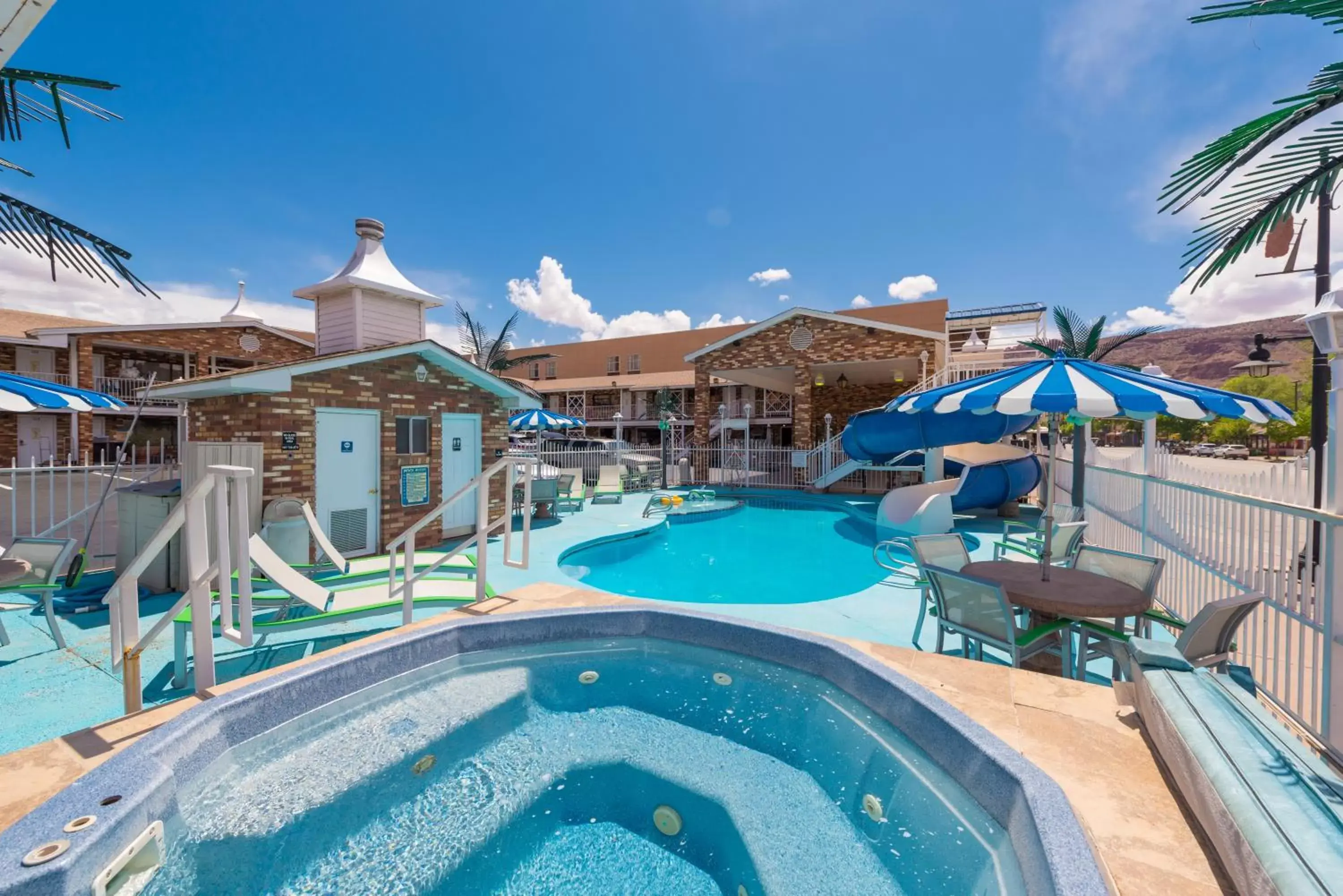 Hot Tub, Pool View in Expedition Lodge