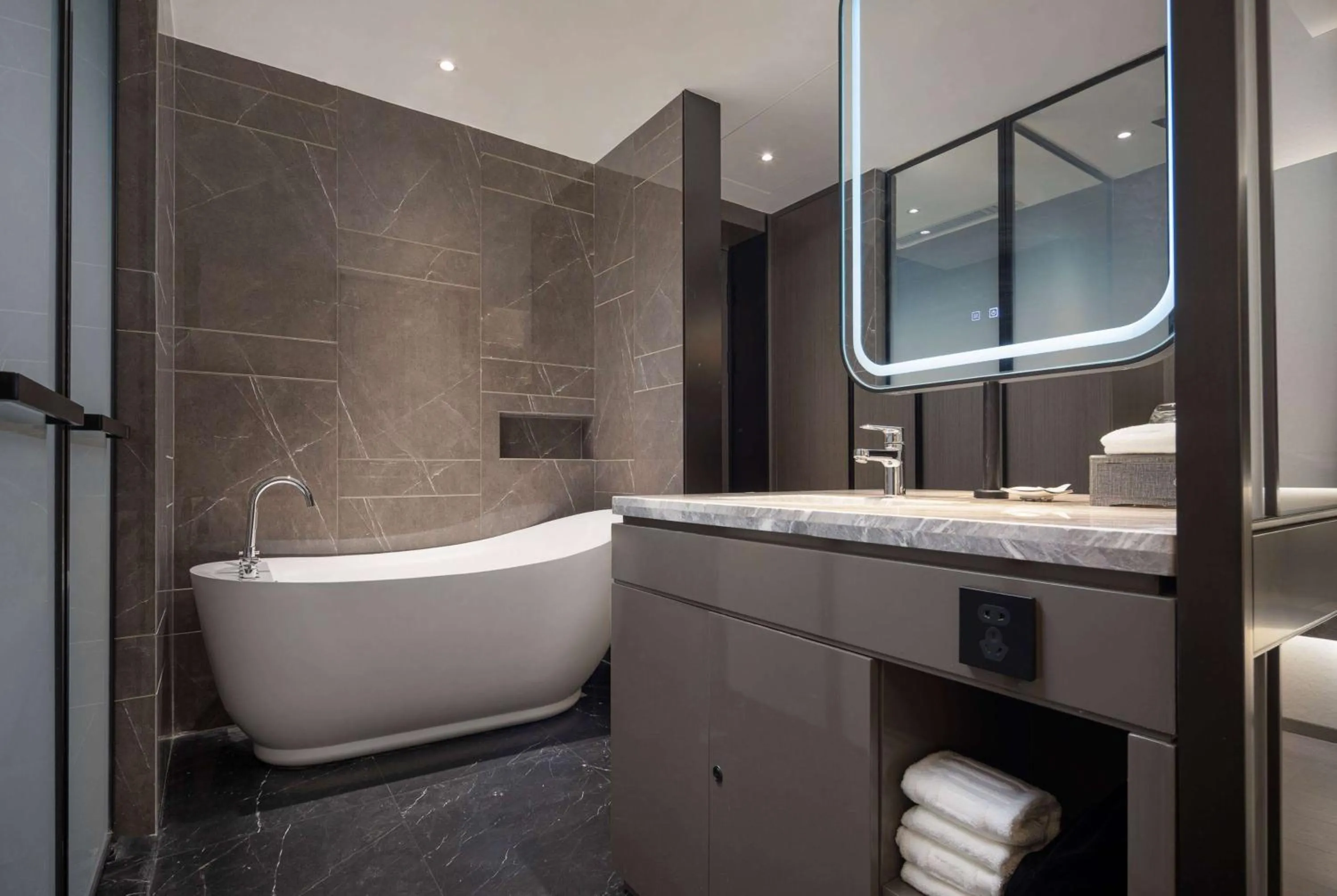 TV and multimedia, Bathroom in Wyndham Garden Lanzhou West Railway Station