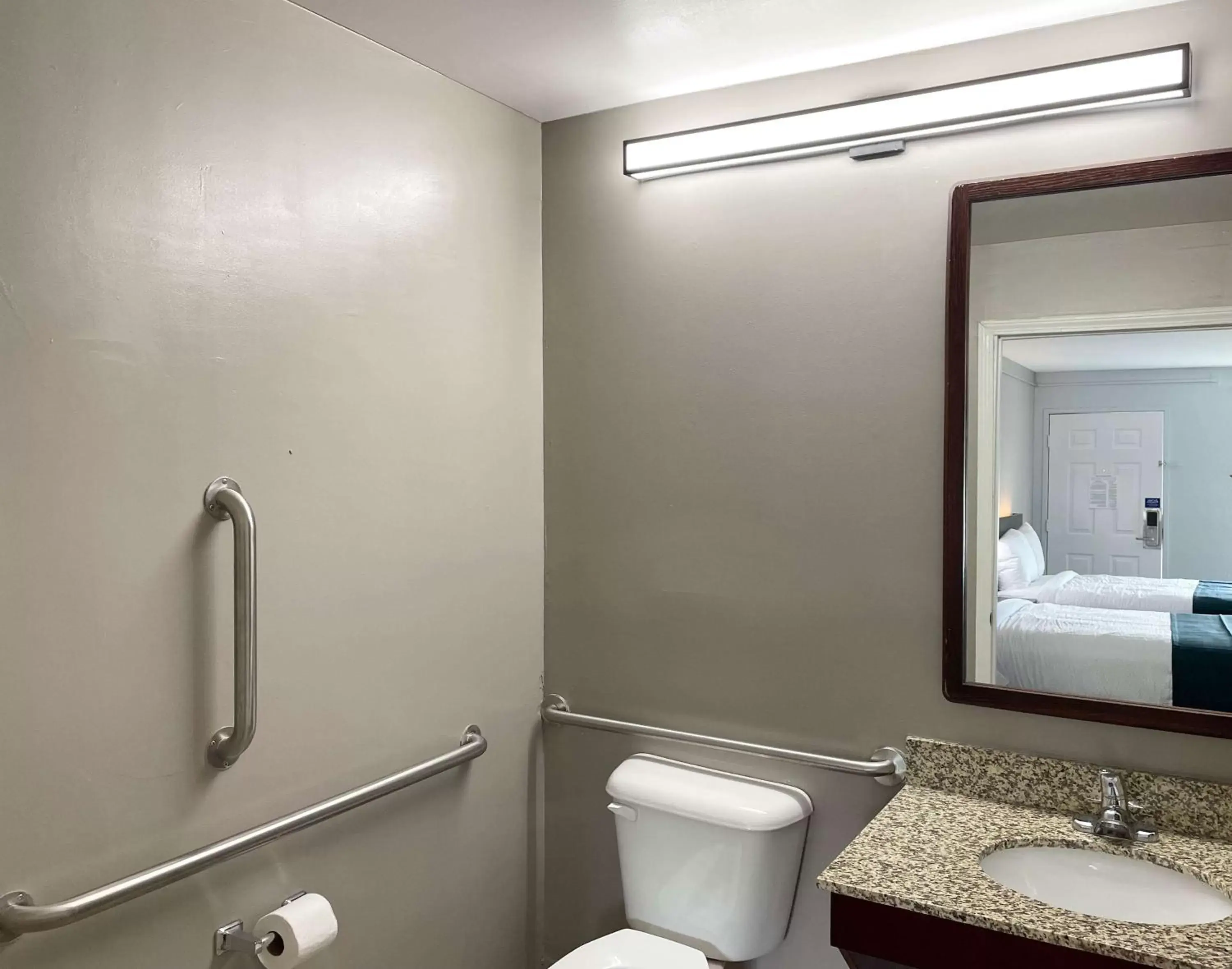 Bedroom, Bathroom in Motel 6 West Columbia SC Airport