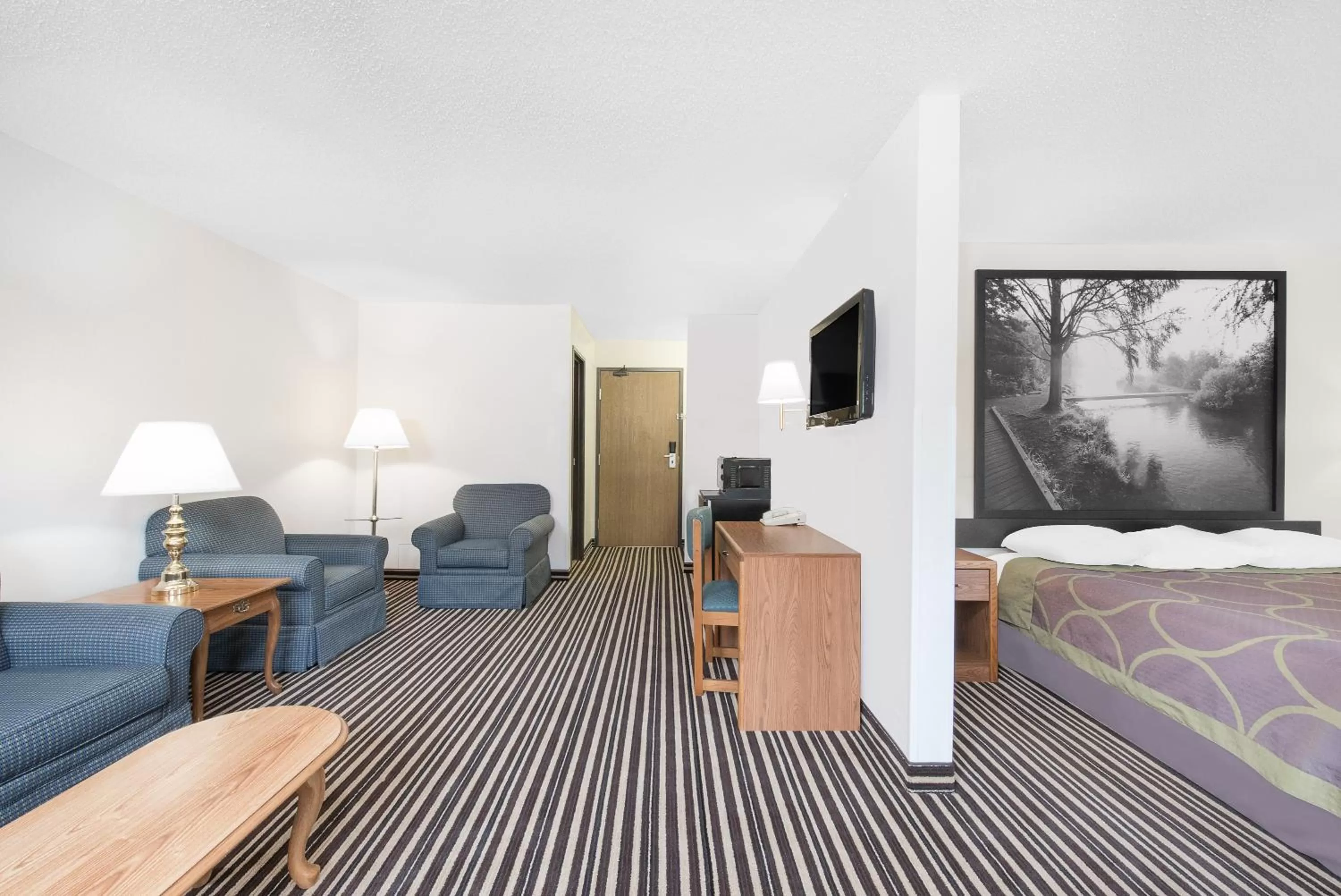 Photo of the whole room, Bed in Wrangler Hotel Morris