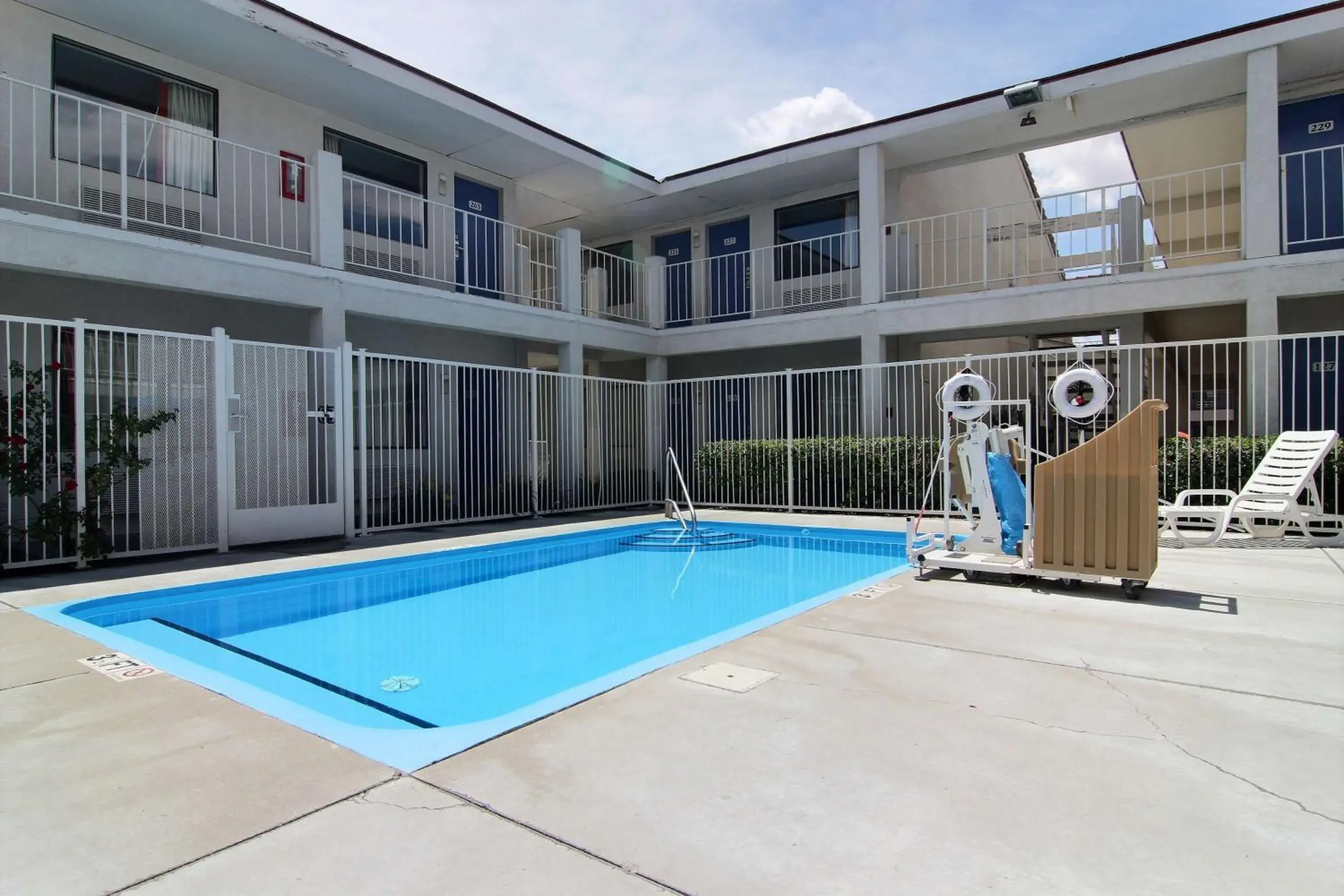 Day, Swimming Pool in Motel 6-Albuquerque, NM - Coors Road