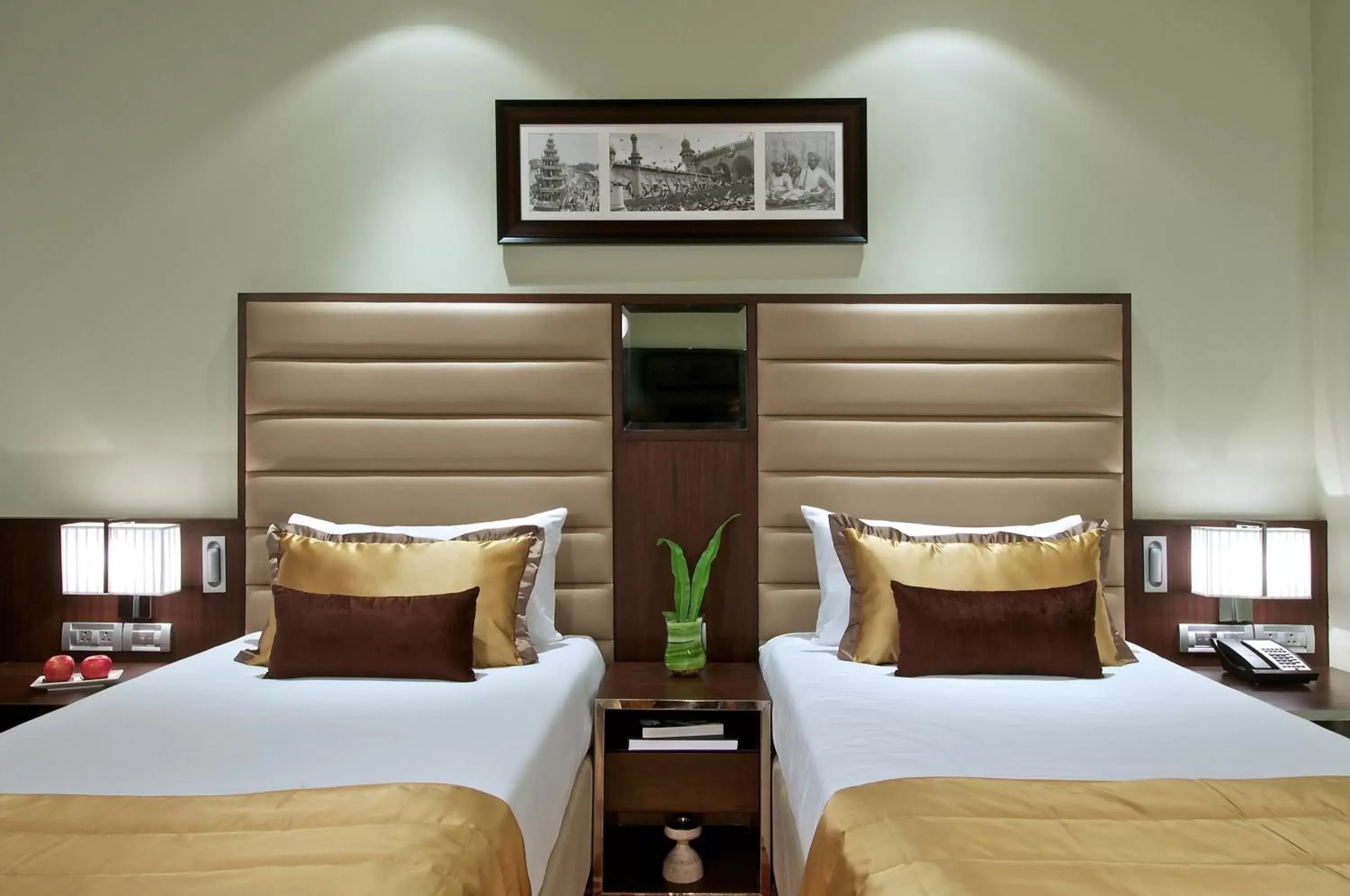 Bed in Vivanta Hyderabad, Begumpet