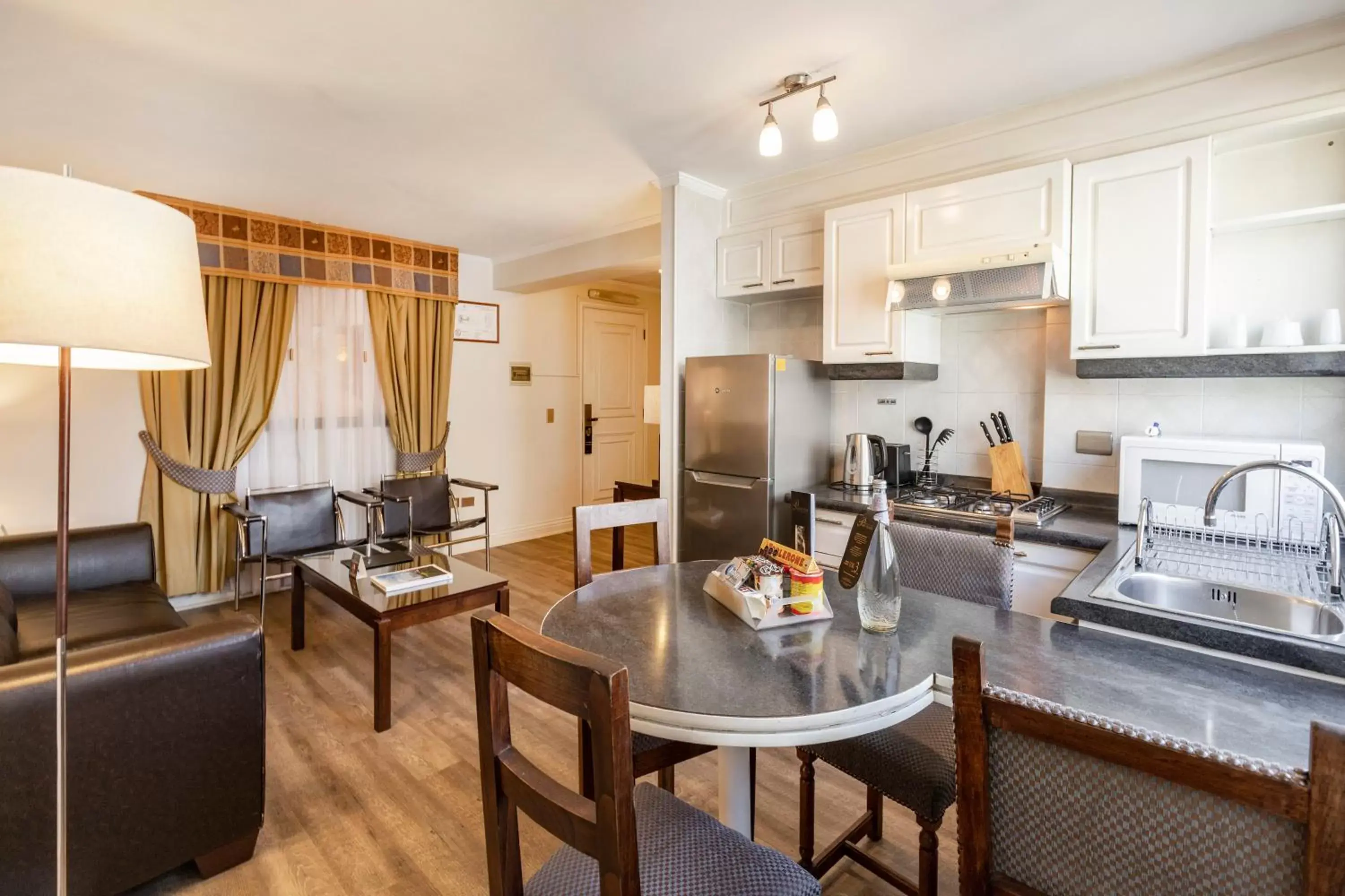 Kitchen or kitchenette, Dining Area in Park Plaza Apartments