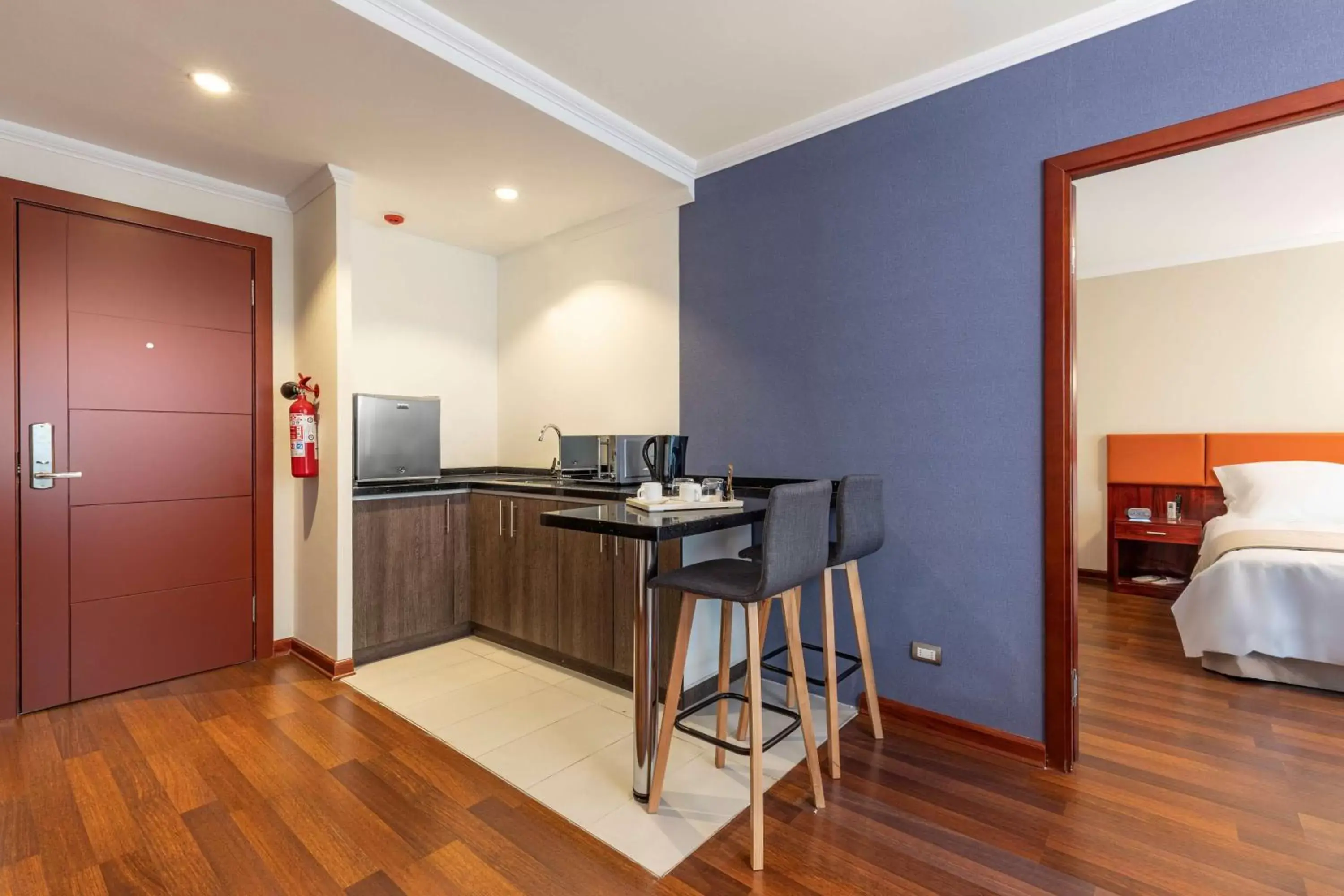 Kitchen or kitchenette, Dining Area in Best Western Estacion Central