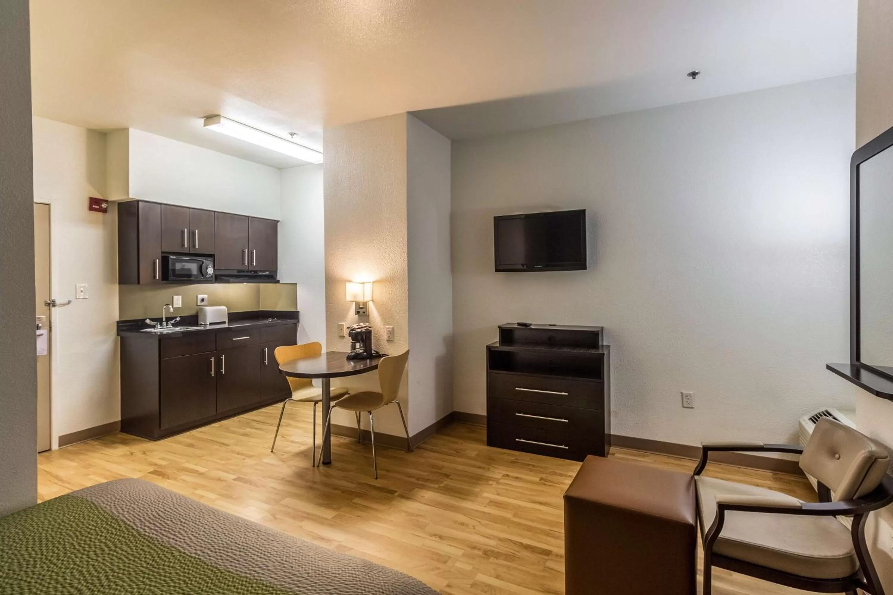 Photo of the whole room in Studio 6-Mcallen, TX