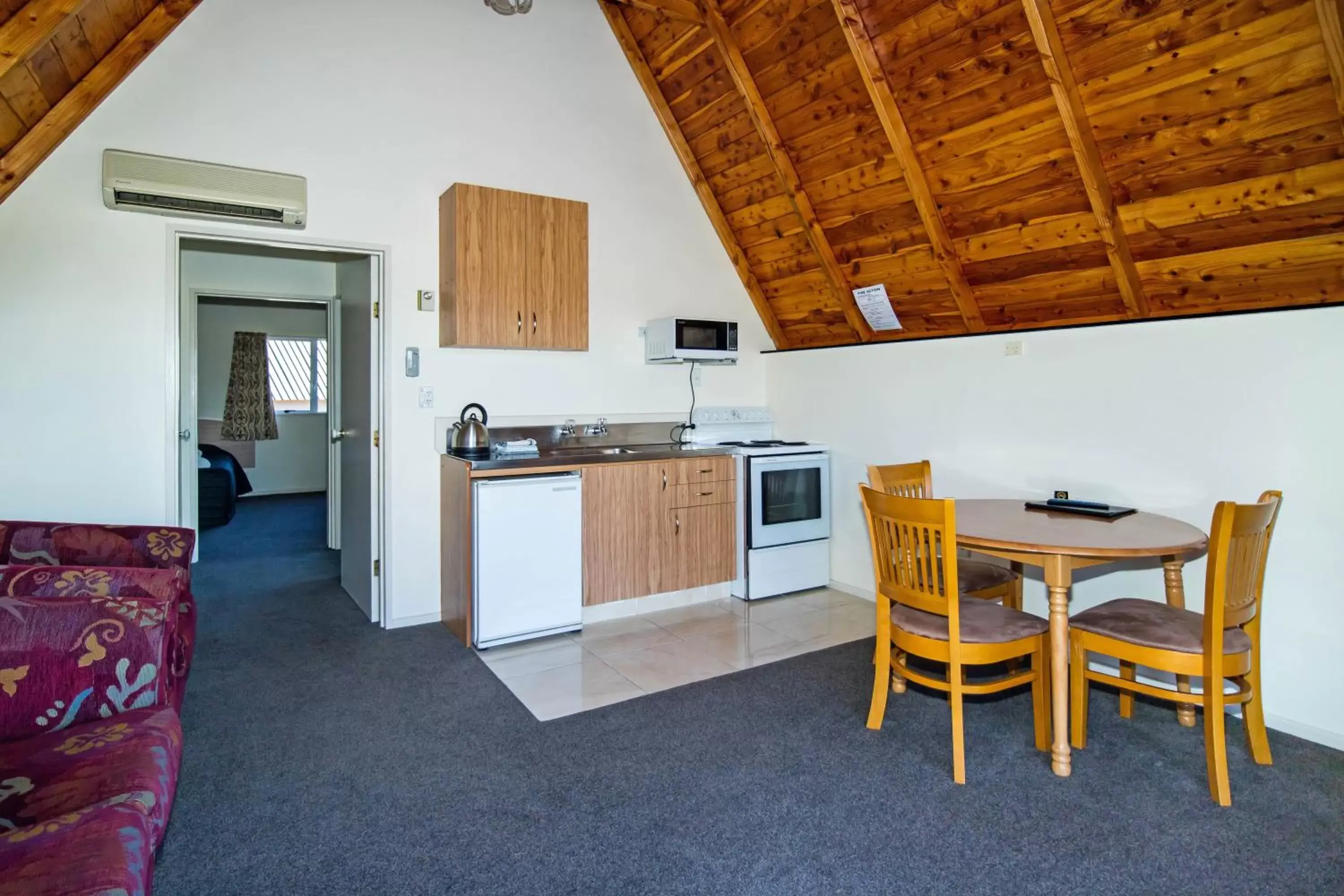 Kitchen or kitchenette, Kitchen/Kitchenette in Mountain Chalets Motel