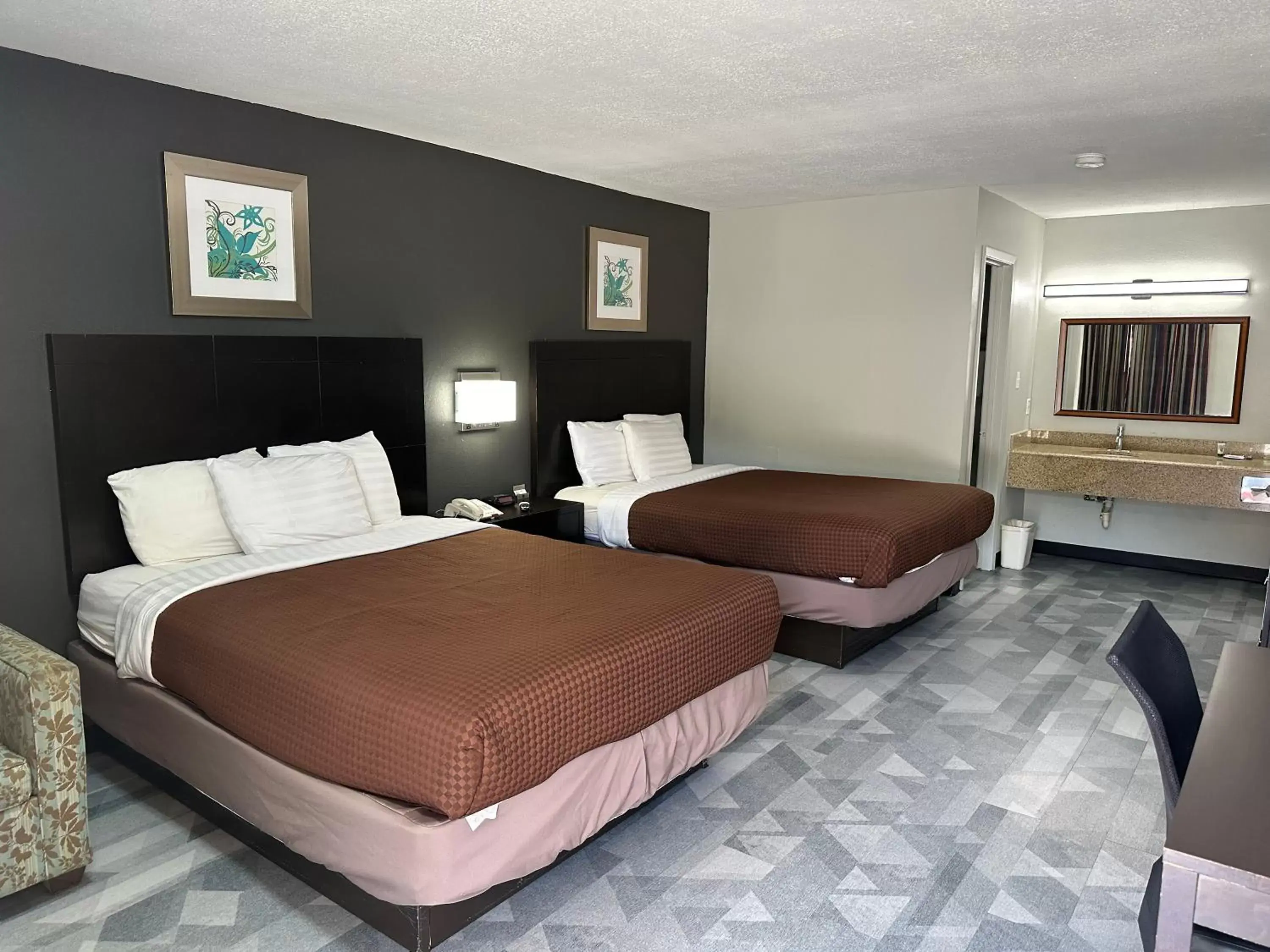 Bedroom, Bed in Freer Executive Inn & Suites