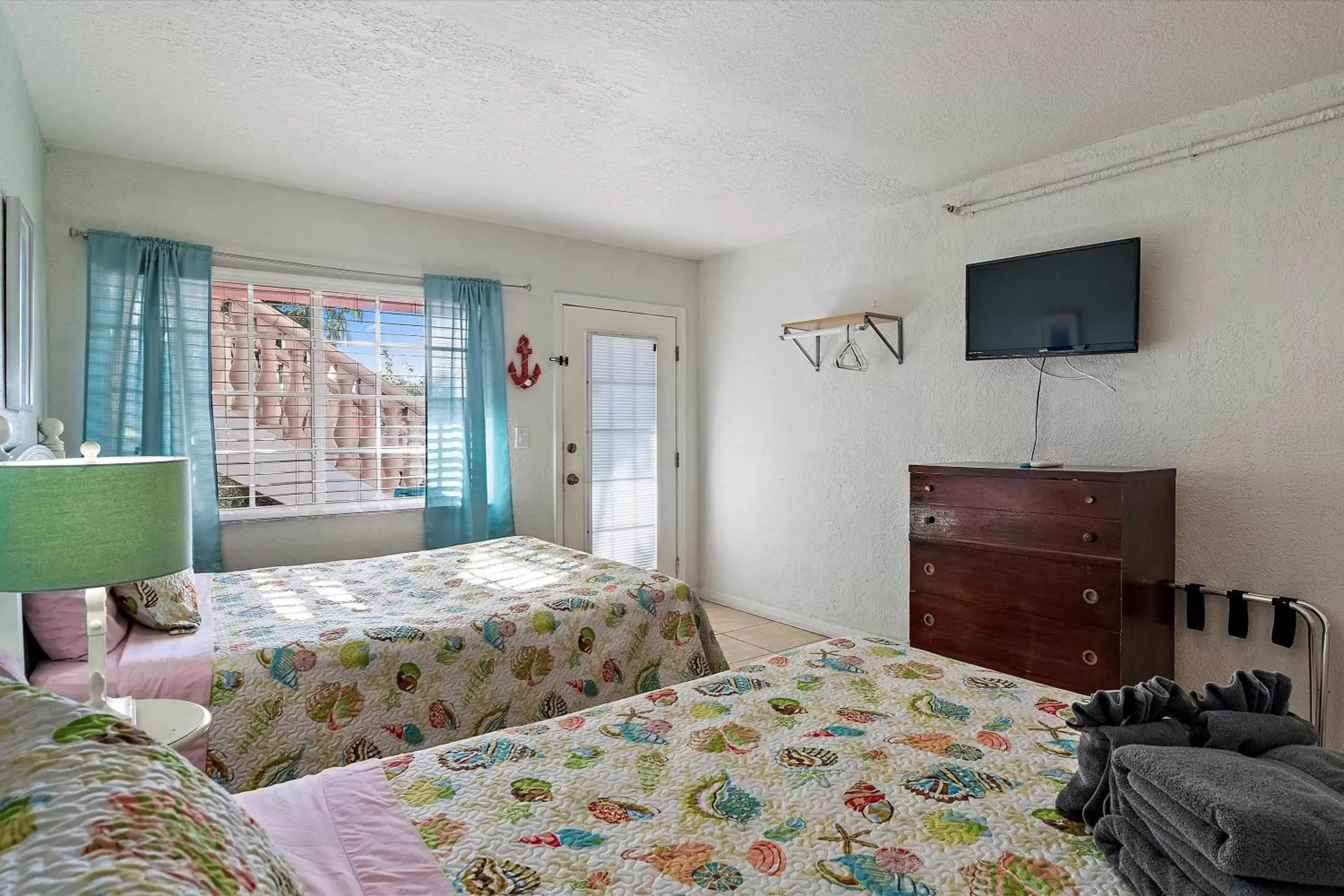 Photo of the whole room, Bed in Blind Pass Resort Motel Photo of the whole room, Bed in Blind Pass Resort Motel