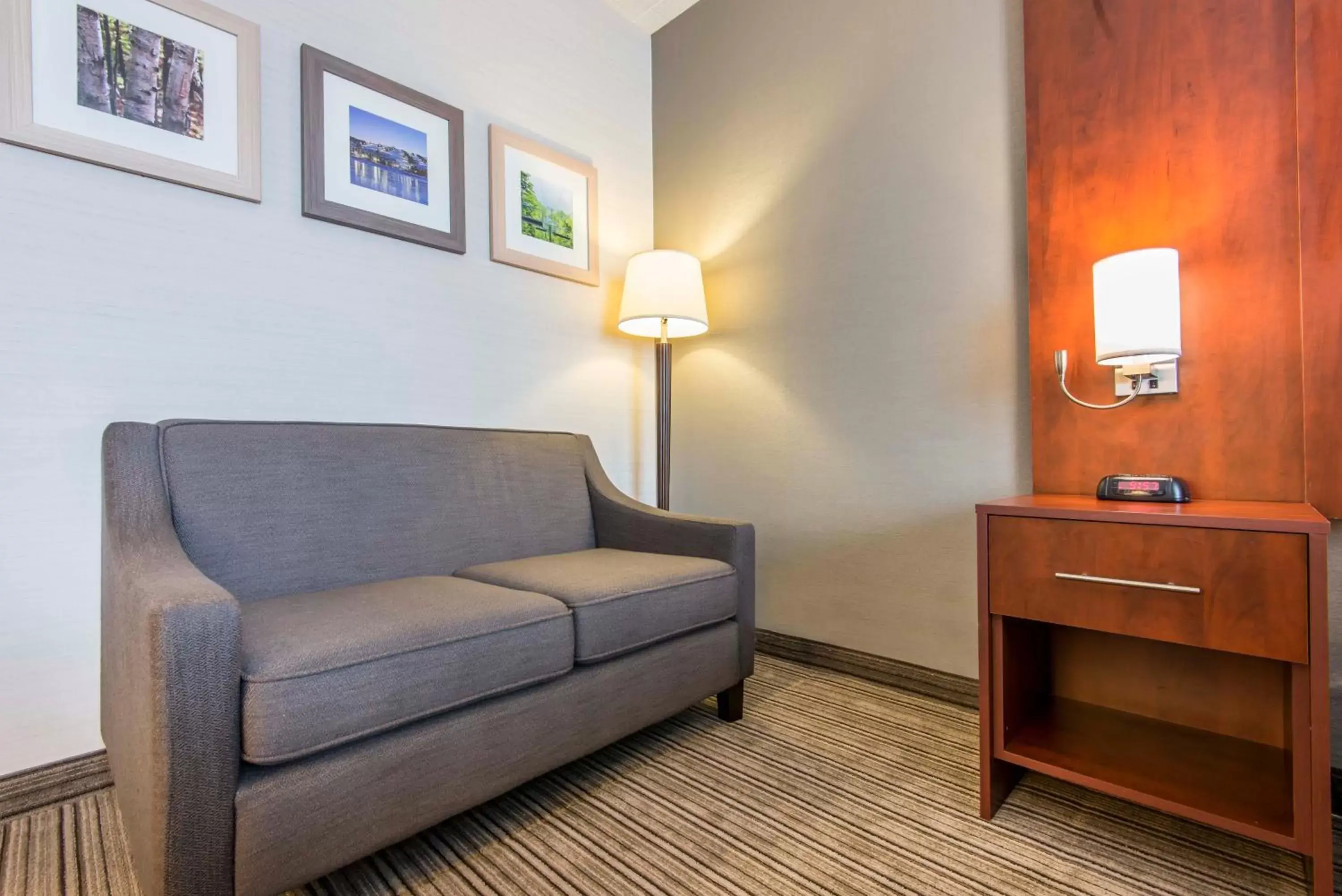 Queen Suite with Two Queen Beds and Sofa Bed in Comfort Inn & Suites Collingwood