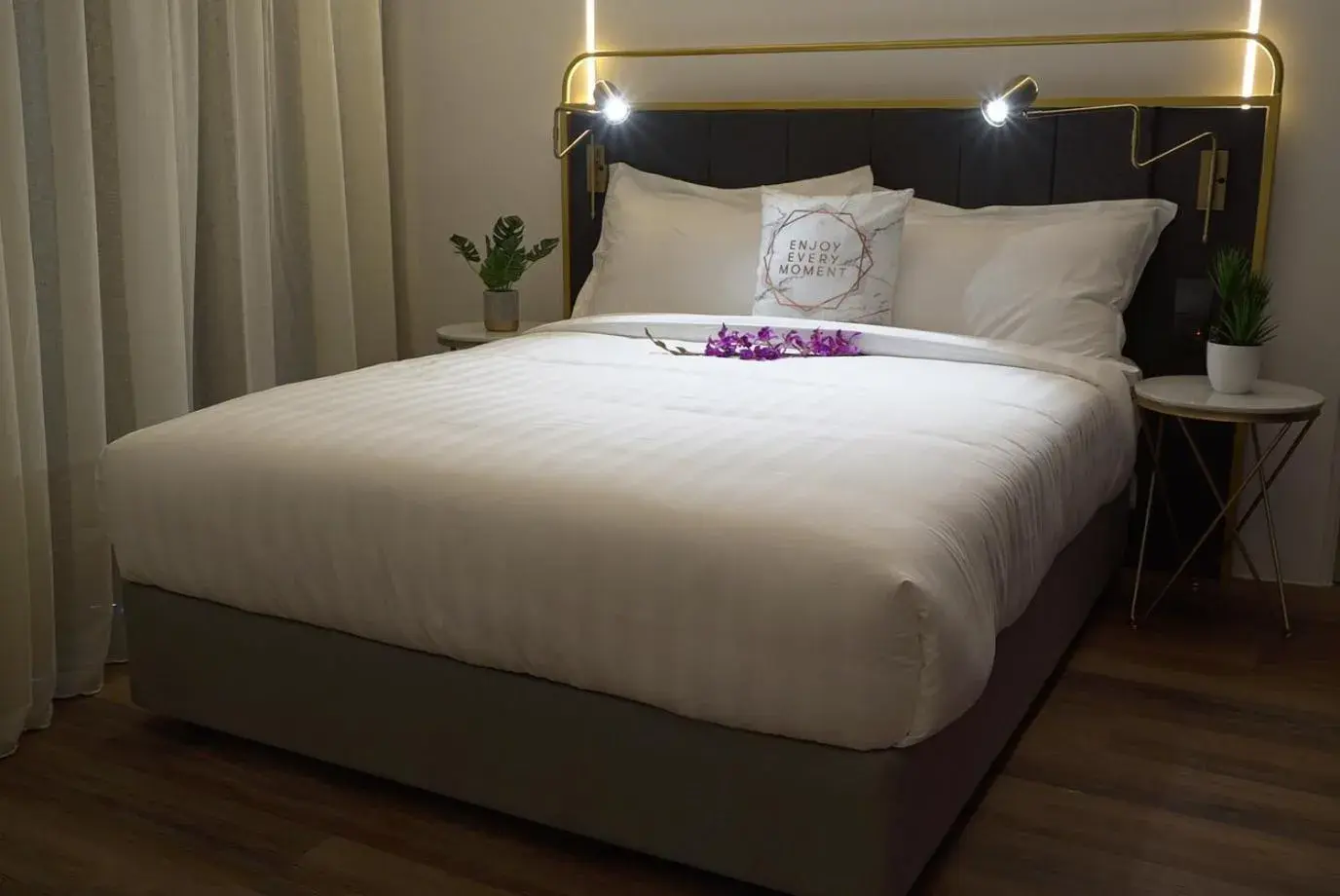 Bed in Regatta Suites Kozi Square Kuching