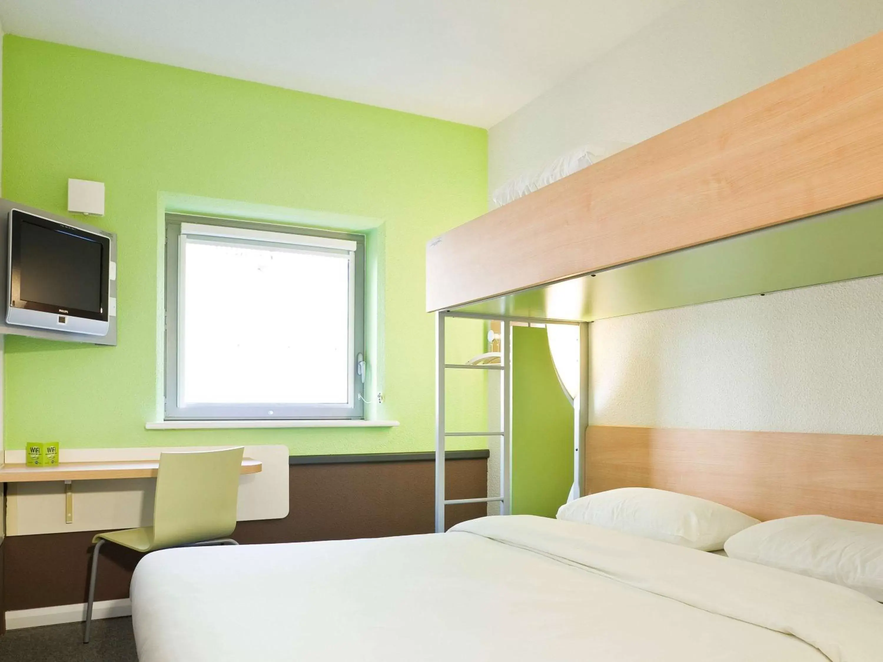 Bedroom, Bed in ibis budget Montauban Les Chaumes