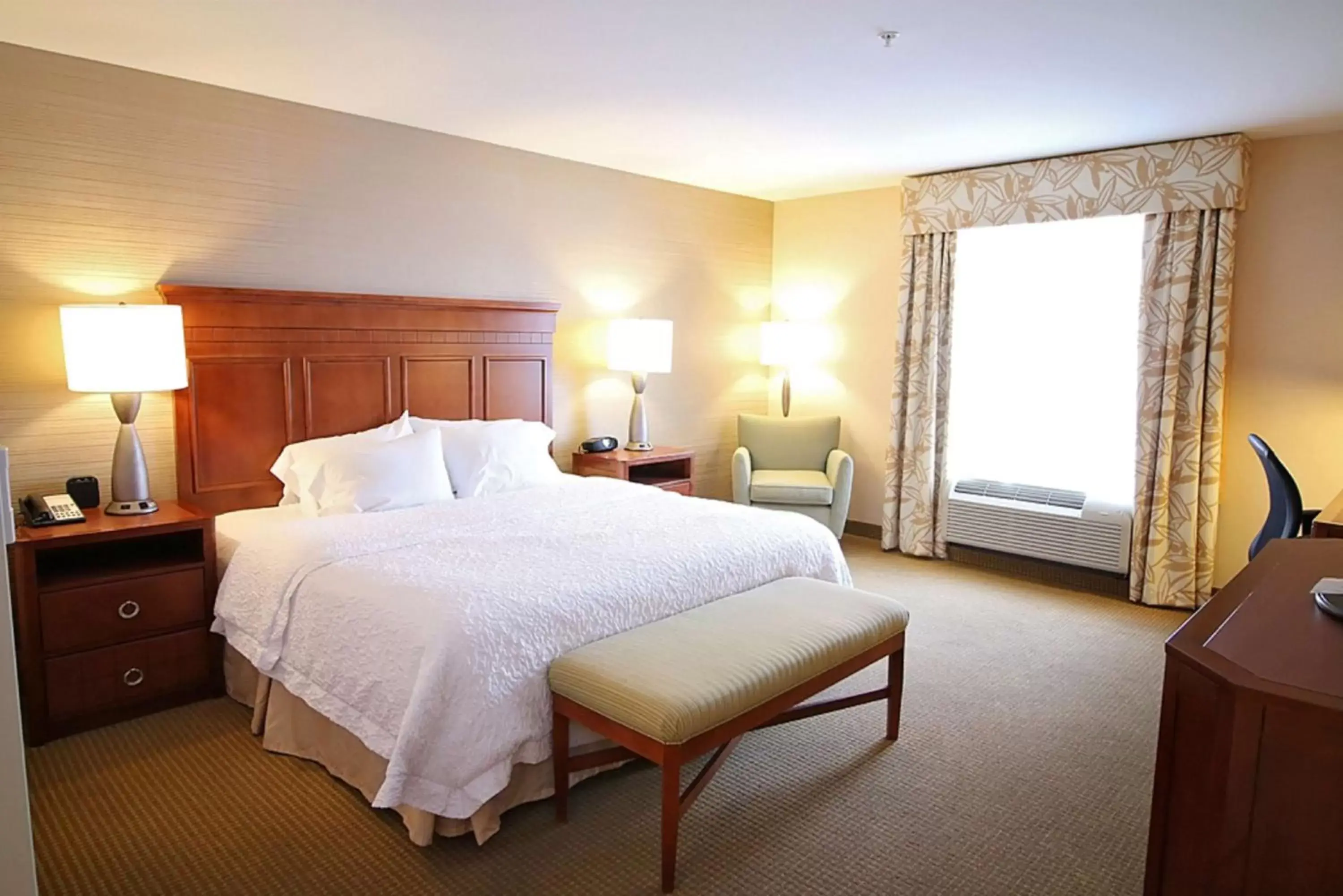 Bed in Hampton Inn Detroit/Auburn Hills-North