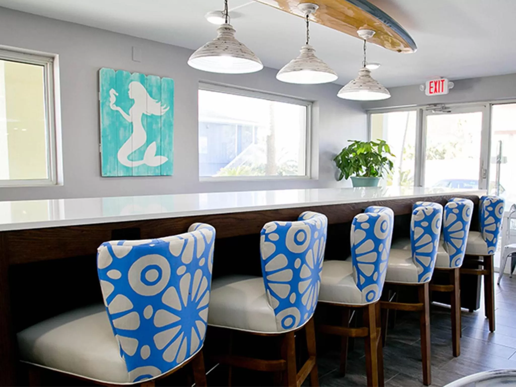 Food and drinks in Surf & Sand Hotel