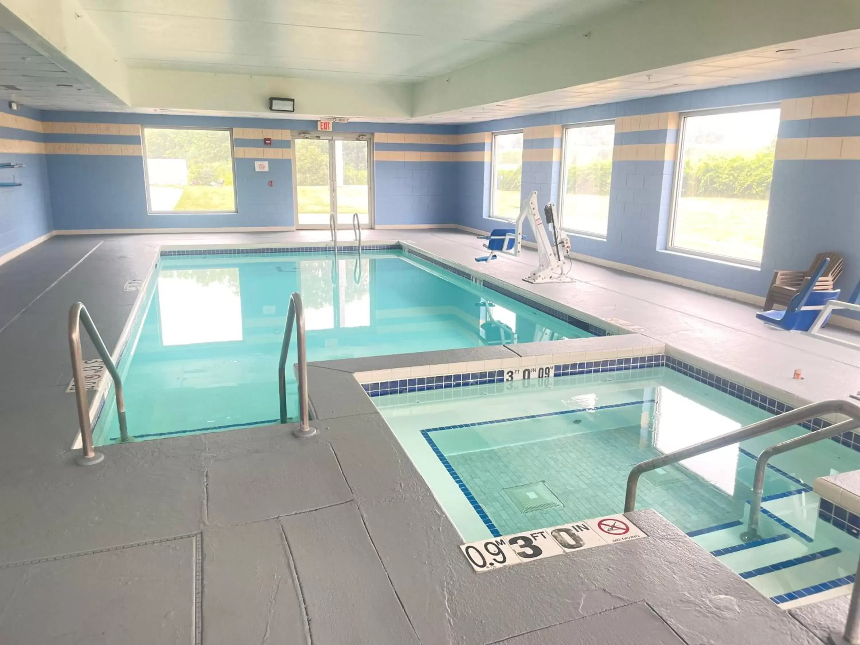 Hot Tub, Swimming Pool in Grand Hotel Madison