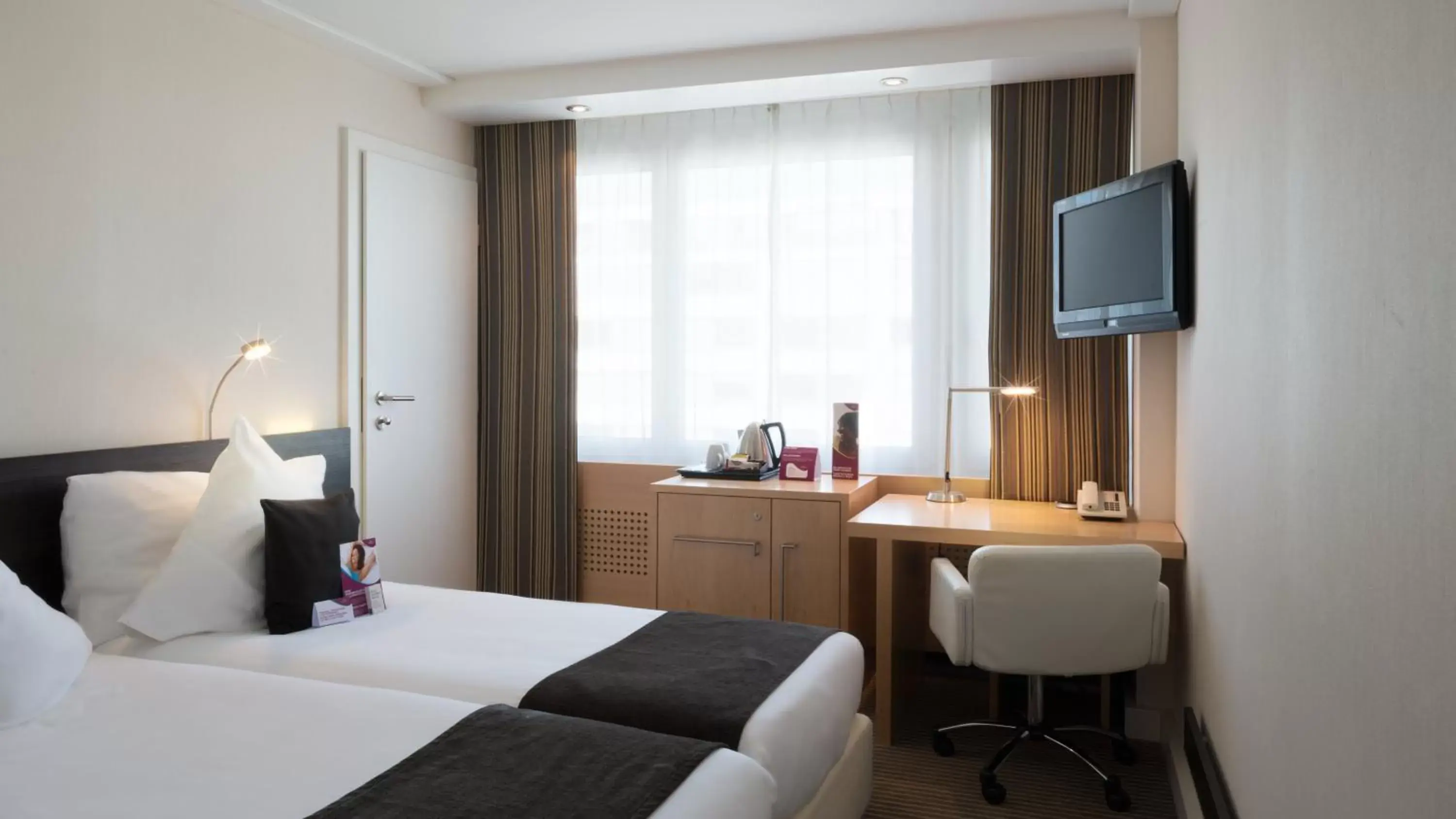Photo of the whole room, Bed in Crowne Plaza Zürich, an IHG Hotel