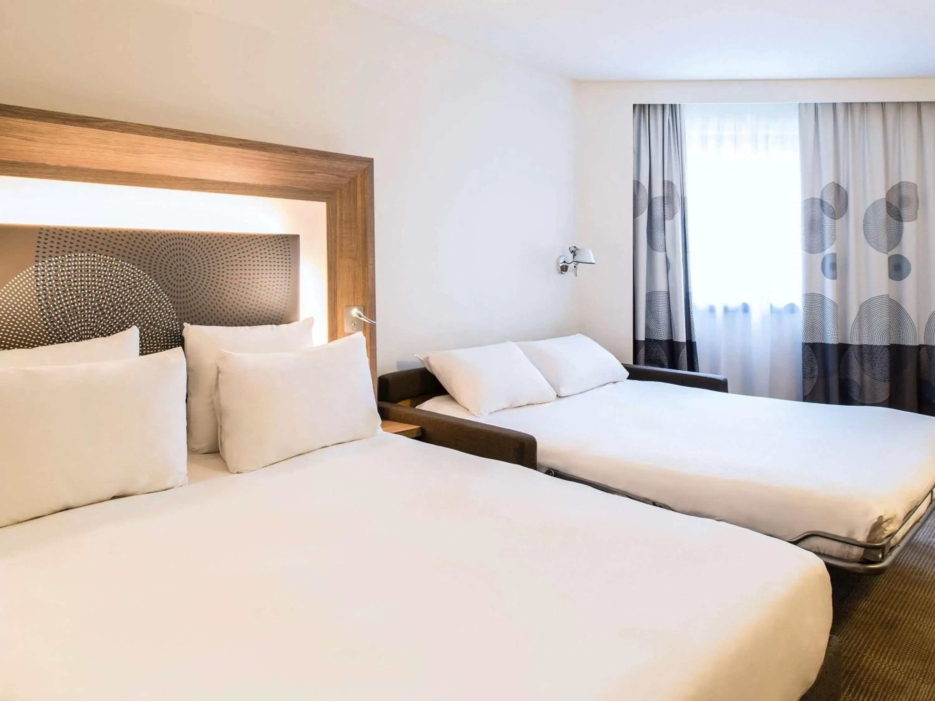 Photo of the whole room, Bed in Novotel Paris Les Halles
