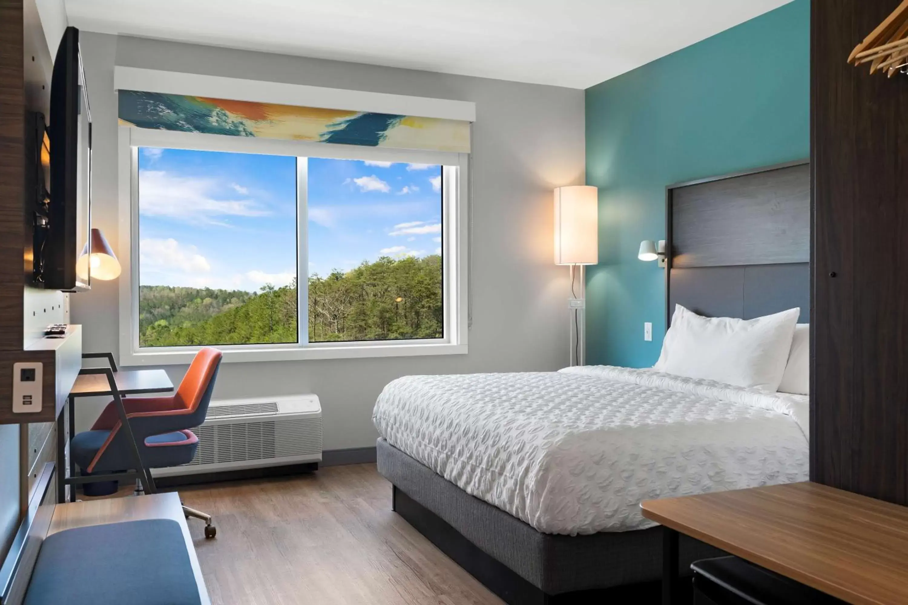 Bedroom, Mountain View in Tru By Hilton Cartersville, Ga