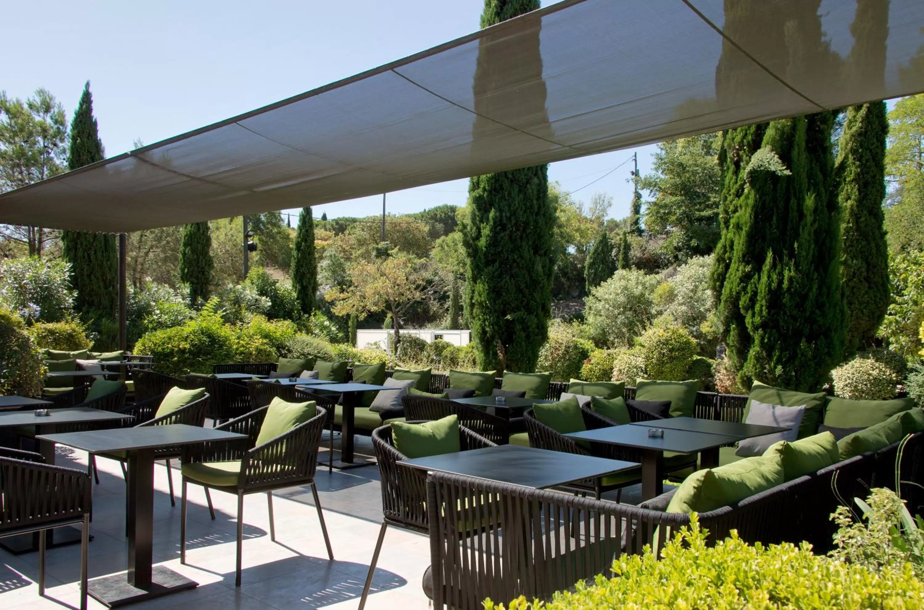 Garden in Hôtel Montmorency & Spa
