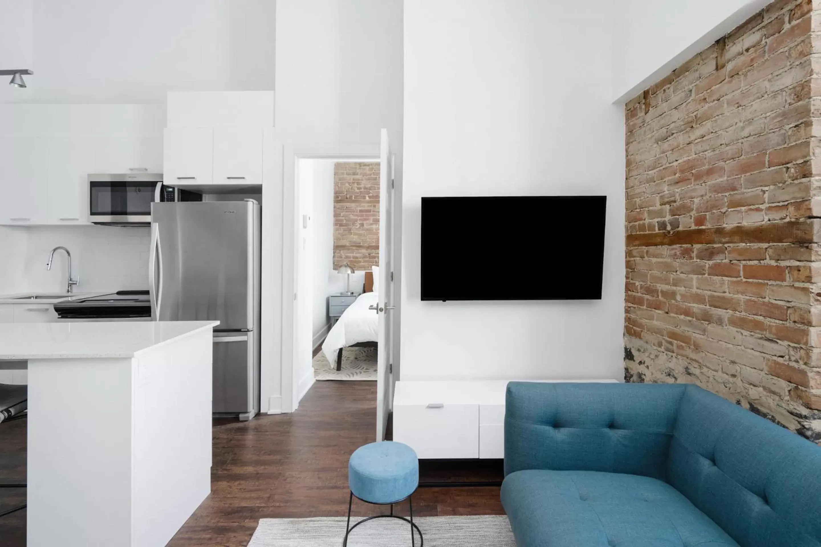 Living room, TV/Entertainment Center in Sonder Gare Saint Denis